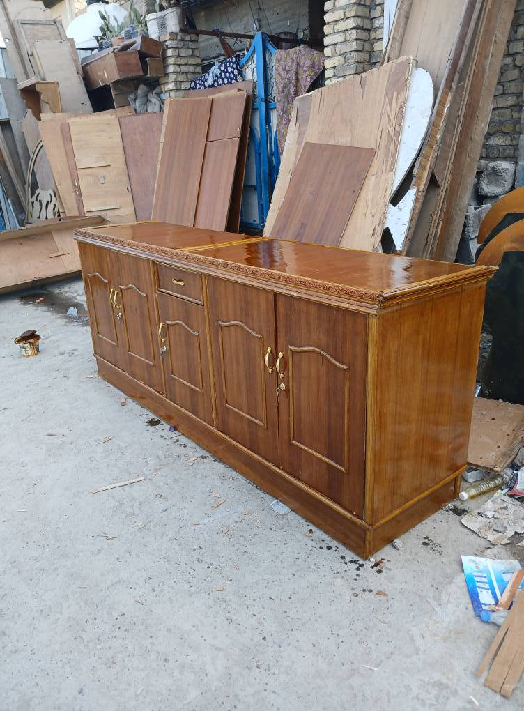 بوفيه ام ٥ حلوه كامله يدات جدد قفاله جدد صبغ تلميع كامله متواجد علخاص اكو توصيل رقمي ***********ابو جود سعره ١٠٠قفل
