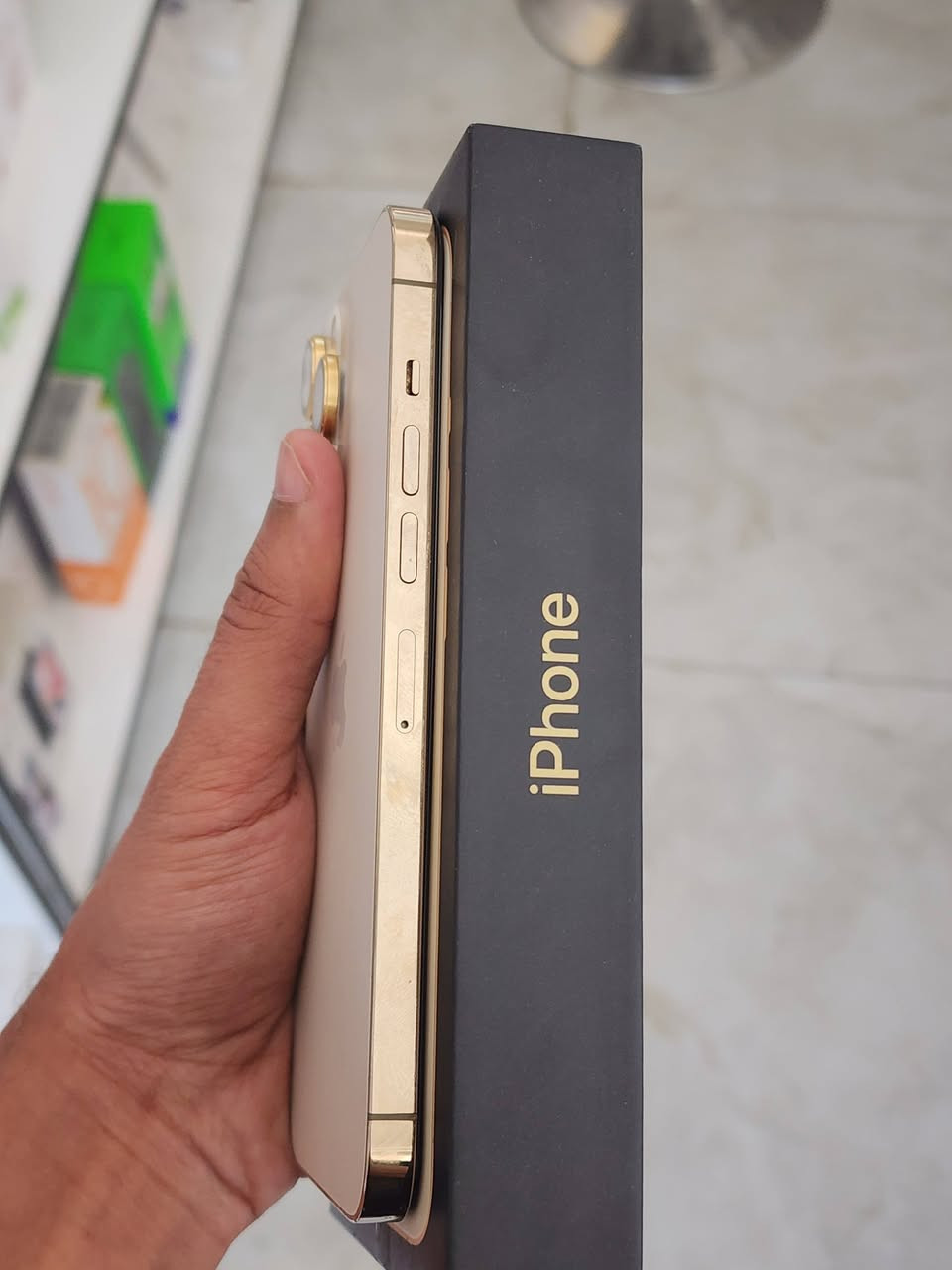 #مستخدم ايفون 13 برو ماكس 🔥💯 650 🔥
اذكره 256 مكفول 
بطاريه 90🔋💯 
كامل ملحقات مع وصل ضمان ستبدال 5 أيام عن ايي خلل كارتون مطابق وكيبل شحن 
السعر ا 650 الف فقط 🔥🔥
مبدل شاشه وكاله ضمان  🔥🔥💯
كربلاء حي العامل سوق الأخير بدايه شارع السبيس مجمع العرداوي *********** ***********
