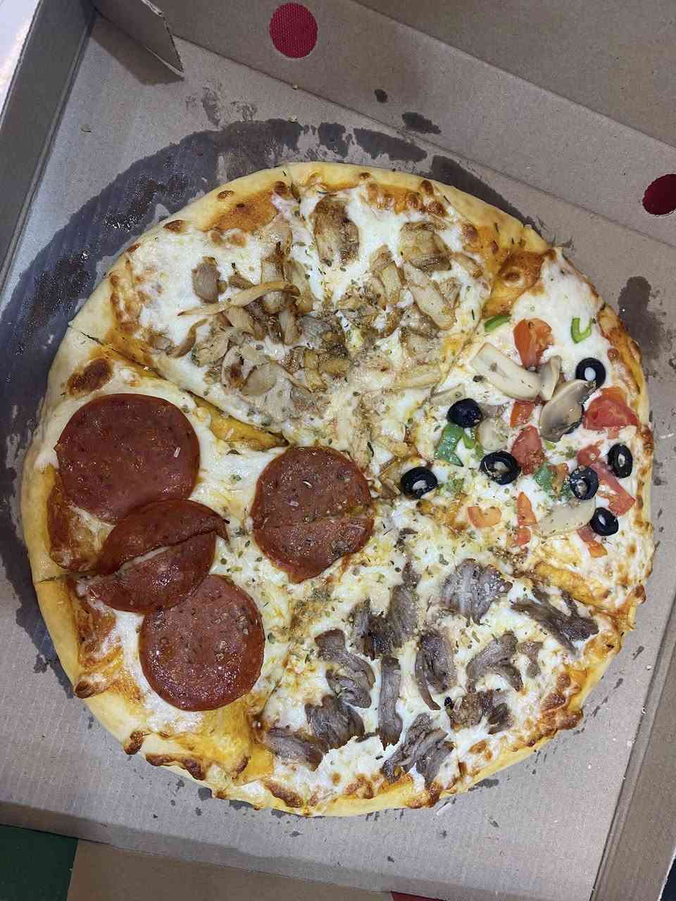 السلام عليكم ورحمة الله وبركاته
خلفة مال بيتزا وصاج ايطالي ولغم ولحم بعجين ومناقيش درجة اولي شغل سياحي اشتغل عالتست 
انا مو عراقي 
اللي محتاج خلفة زين يخابرني واليومية مو اقل من 40  حسب الاتفاق بدون زعل كل خلفه يعرف قيمة شغله 
ياريت يكون سكن زين 
ورحمة الله والديكم
***********
