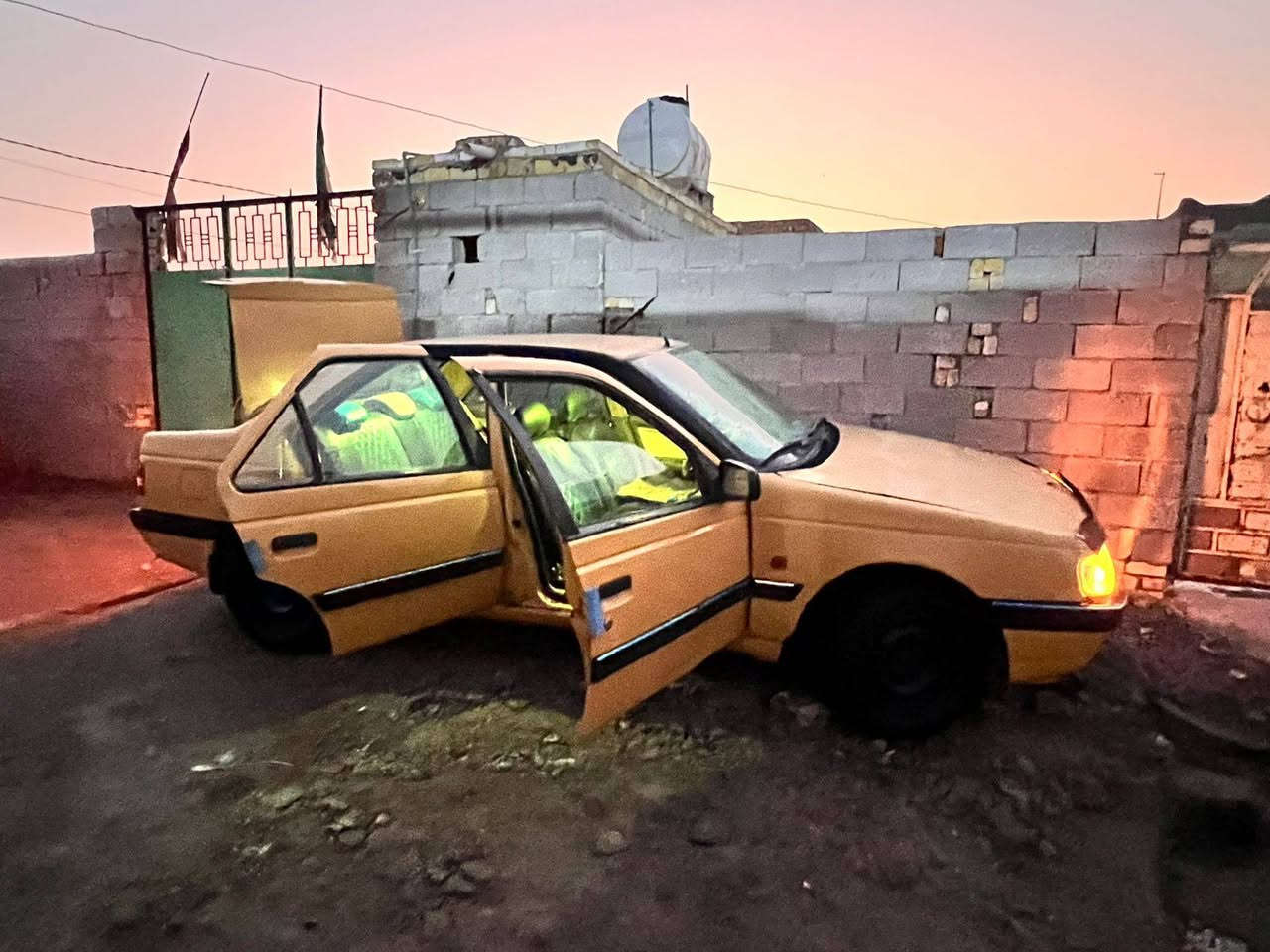 السلام عليكم بيجو 405 كفاله  موديل 15 مكينه صار اتلث اشهر مشدوده تخمم تاير وحداديه جديده ترايك لابعد نقطه رقم قادسيه سنويه28خط وبحث من التلاثه وعشرين راعيه موجود سياره جاهزه خير من الله عنواني ناصريه رفاعي السعر 25قفل اتصال ***********
