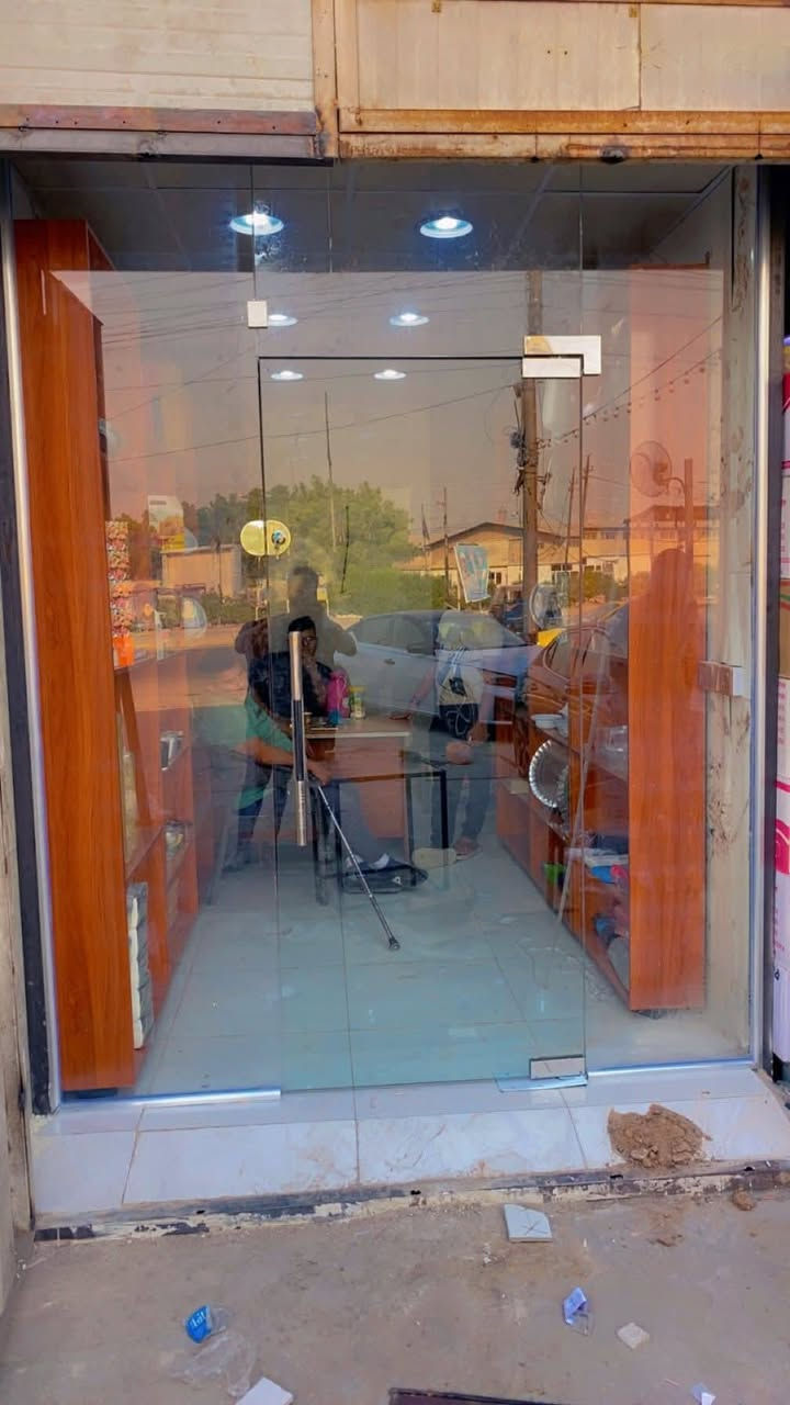 (الامير للواجهات الزجاجيه)
عمل كافة الواجهات والقواطع الزجاجيه 10ملم جميع الانواع المقسى والعادي  بأنسب الأسعار  #محلات #فنادق 
يتوفر ايضاً #صيانه عامه 
نتواجد في جميع مناطق #كوت_خاجيه
للأستفسار مراسلة الصفحة او  الأتصال او مراسلة على الرقم***********
او     ***********
 واتساب 📞
