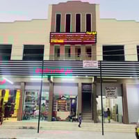 شقة لليجار   بناية جديدة. العبيدي بداية شارع الجامع   07702796689