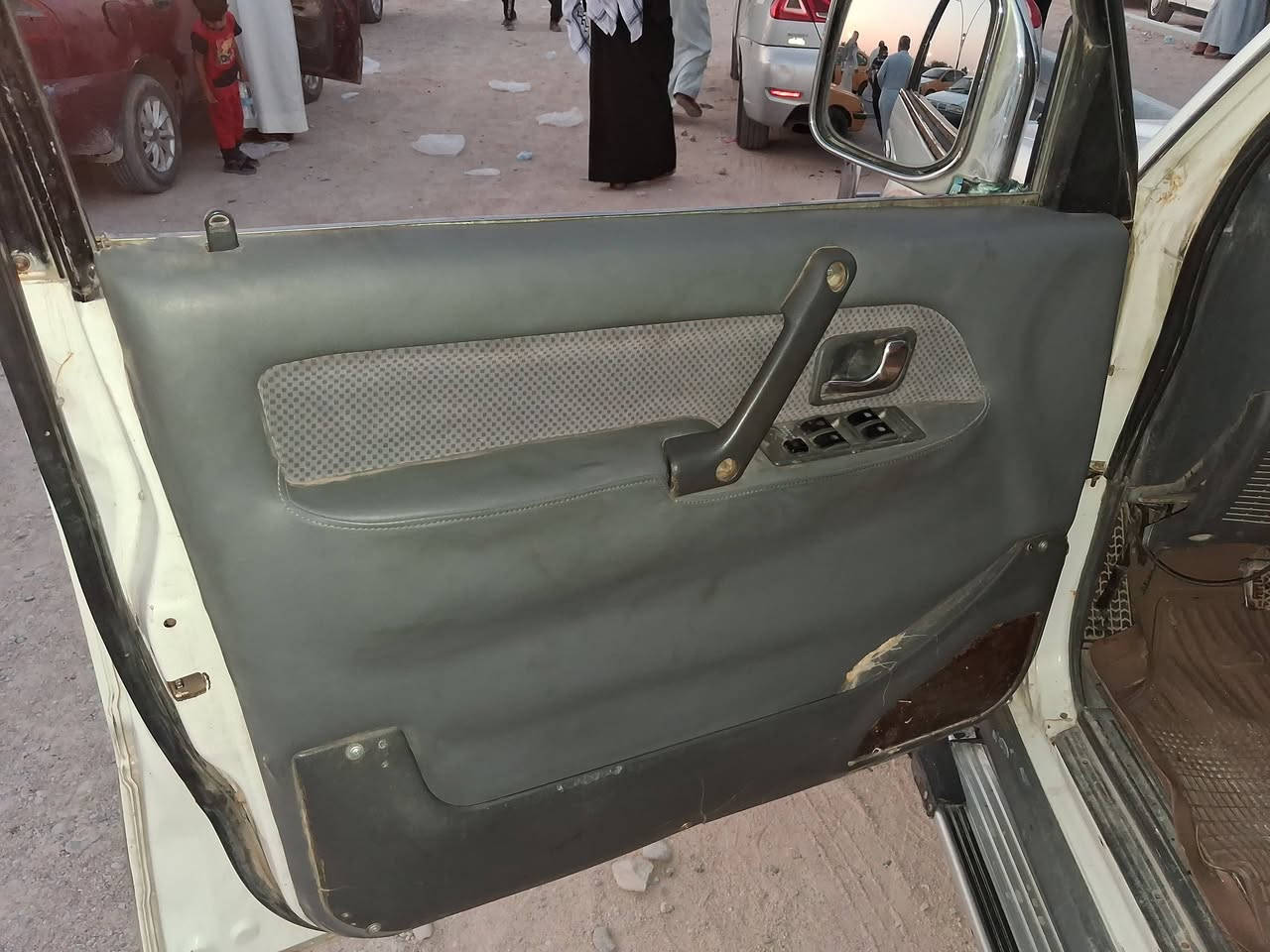 باجيرو للبيع مديل ٩٣ مكينه محوره ٣٠٠٠فيفيتي باسمي السياره بالبصره ابو الخصيب السعر ٤٠وبيه مجال رقم الهاتف ***********
