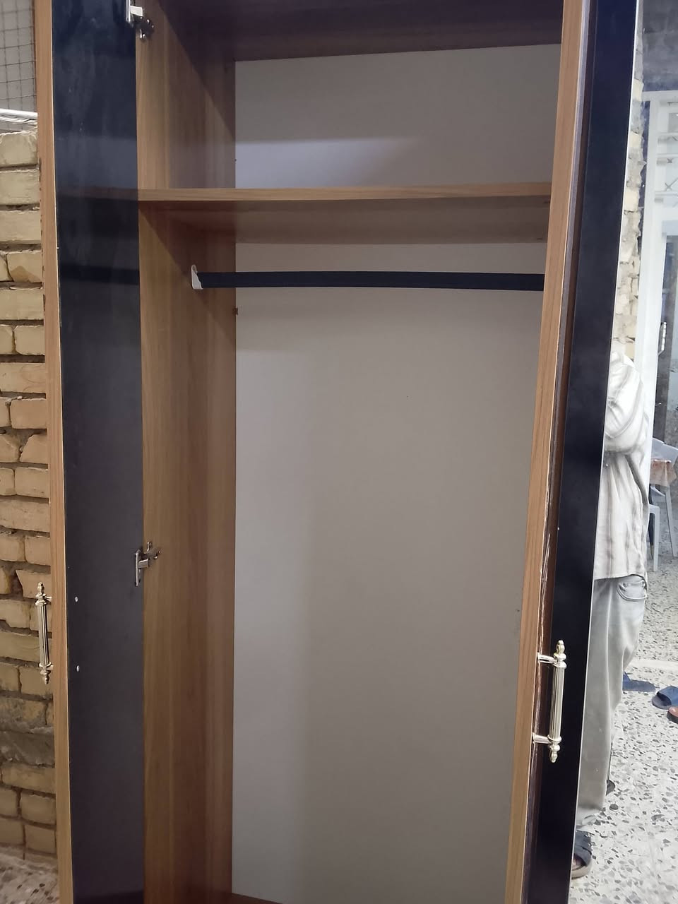 كنتور سته أبواب تركي للبيع السعر 100 وبيه مجال أن شاء الله مكاني بغداد حي الخطيب قرب  اسواق تفاحة ***********
