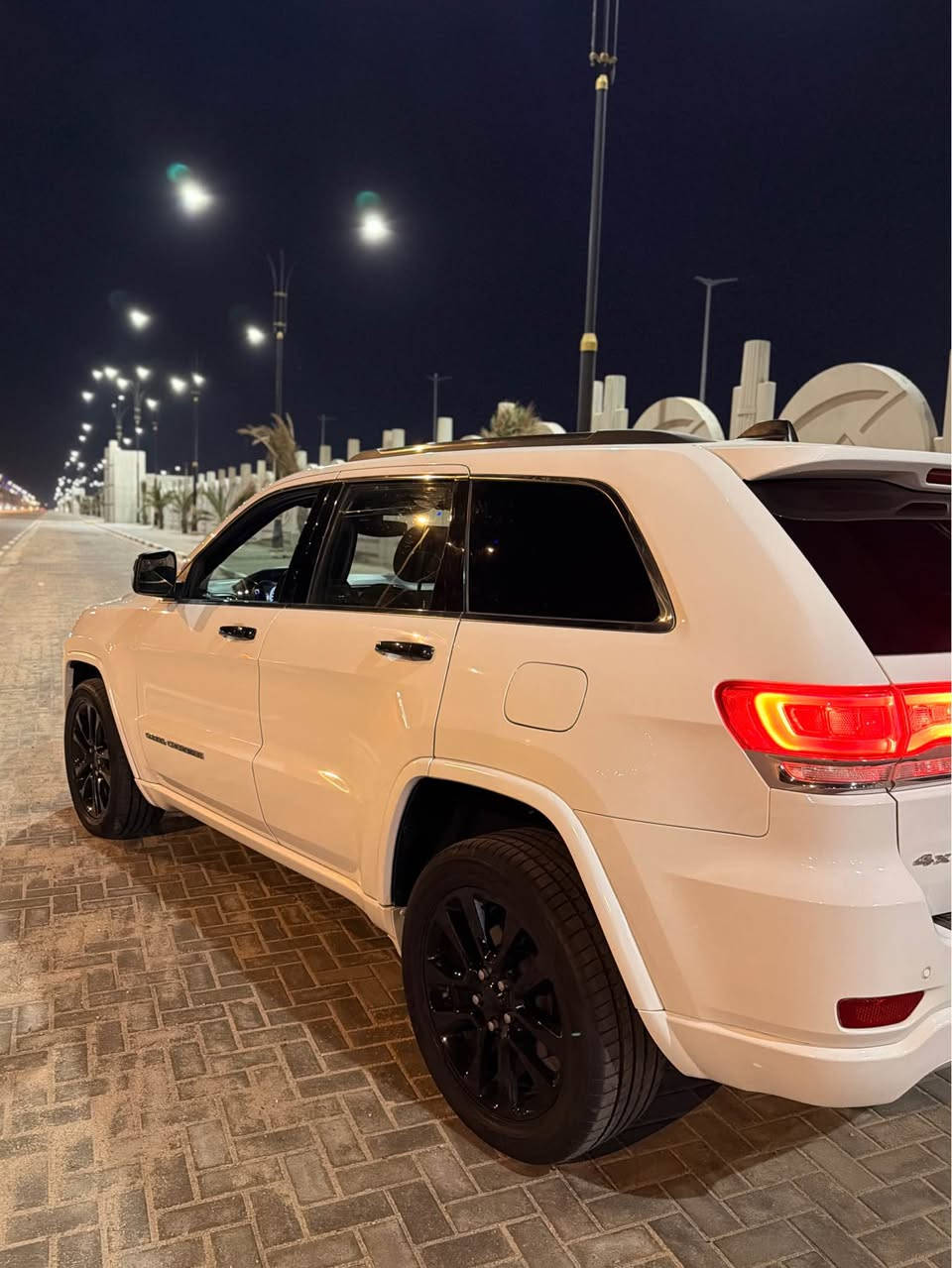 سلام عليكم جيب مديل 2017 فول مواصفات عده لفتحه وارد امريكي ضربته جاملغ وبنيد وبيه بيبان ثنين كلير من امريكا سياره رقم بصره  جاهزه مكينه كير حداديه  كله جاهزه بدون لا لغود ولا شواصي سياره جديده ما متعوبه السعر ب170 وبيه مجال رقمي *********** فقط شريحه بدون واتساب. وهاذ رقمي الي بيه واتساب  *********** مكان سياره بصره قبله حي المهندسين البصرة, العراق
