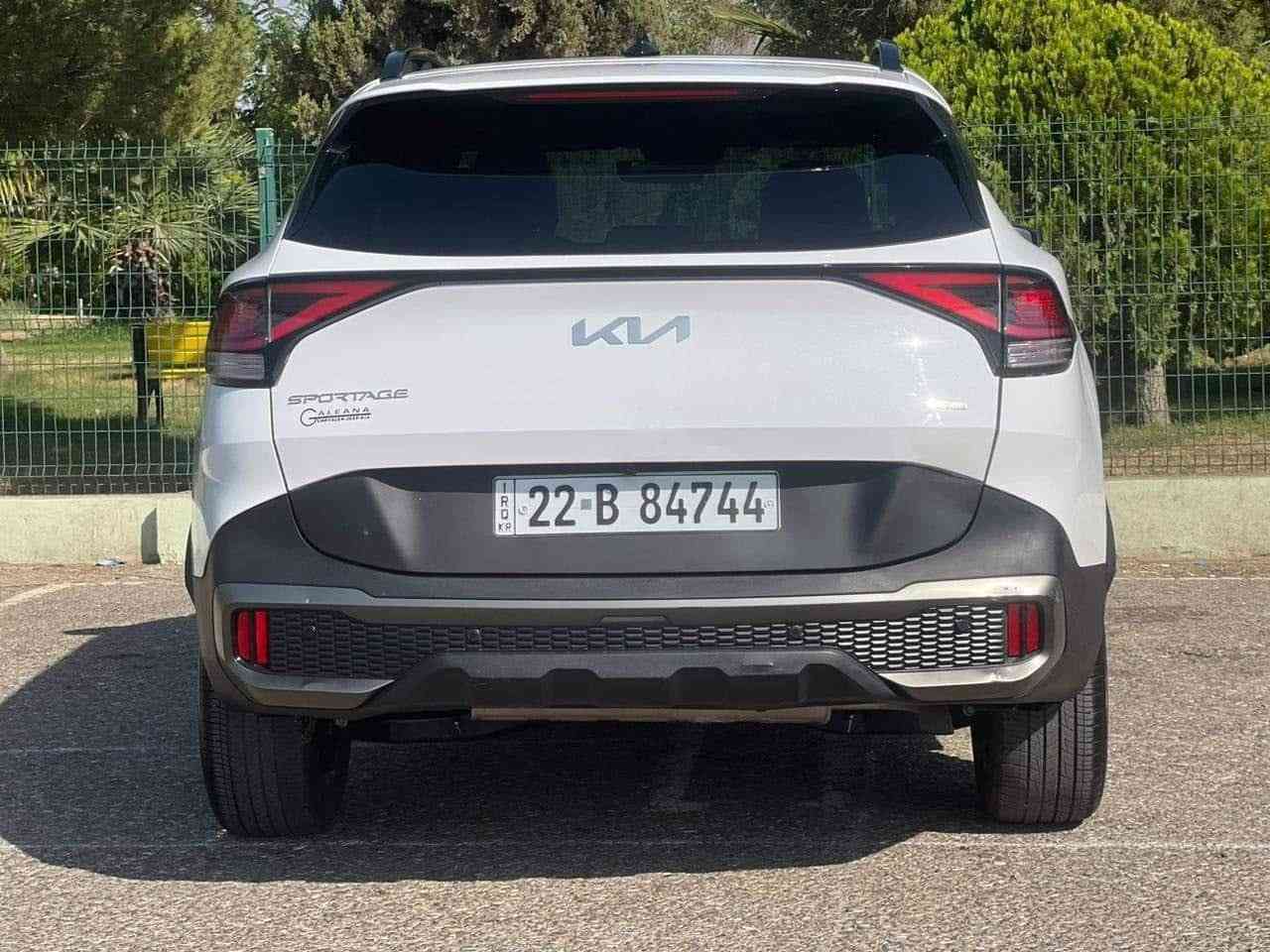 السلام عليكم
سبورتج x-line امريكي بدون حادث مكفولة بس دعامية الورة واكعة وهنا ببغداد بيها بارد بل جاملغ وكلير والصندوق بس بارد شي بسيط غيرهن مكفولة السيارة سعرها 225 وبي مجال

***********

