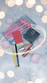 مجموعة مكياج • توصيل مجاني • بغداد