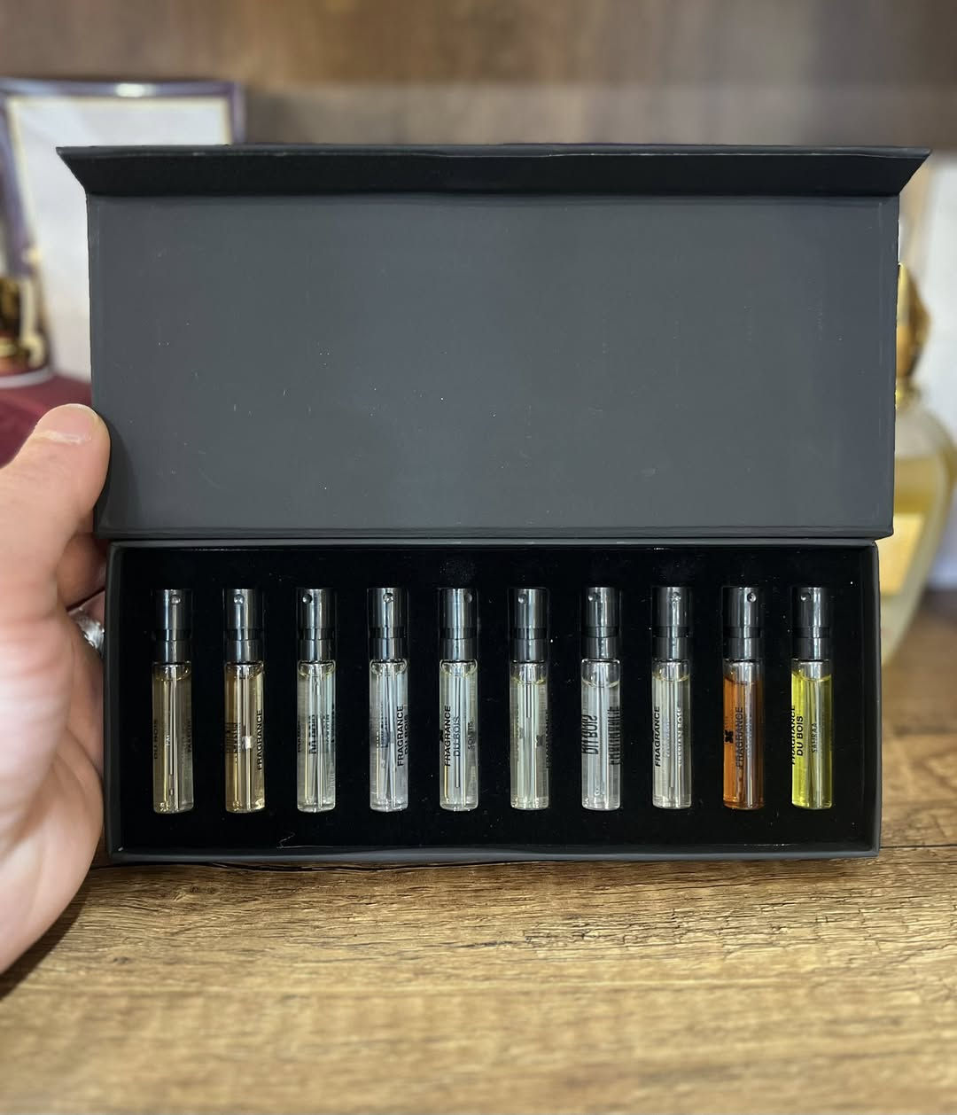 مساء الخير
دسكفري سيت

2 مل *10

130$

Fragrance du Bois

PM

CAVORT

SECRET TRYST

LONDON SPICE

SOLSTIS

MILANO

SANTAL COMPLET

OUD JAUNE

SAHRAA

SIBERIAN ROSE


**إذا كنت صاحب هذا الإعلان وتريد حذفه لأي سبب، رجاءا أرسل رسالة إلى الدعم الفني**