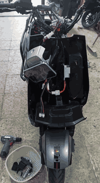 الدبابة الاصليه... سيتم تثبيت هذا النموذج مع الادوات الاحتياطية  السعر...