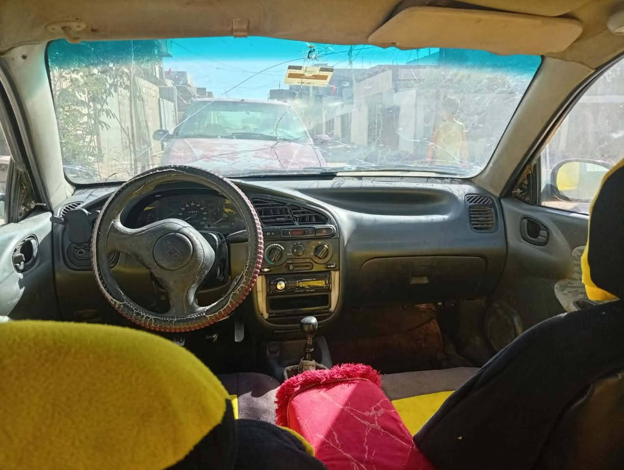للبيع دايو موديل 97 سياره كلها شغاله مسجل لايت عالي ناصي دبل اشاره اشاير محرك مجفت جديد راعيها بكركوك حي العسكري بس ماندلو كابريته السياره رزنه مال مراوس يرهم ***********
