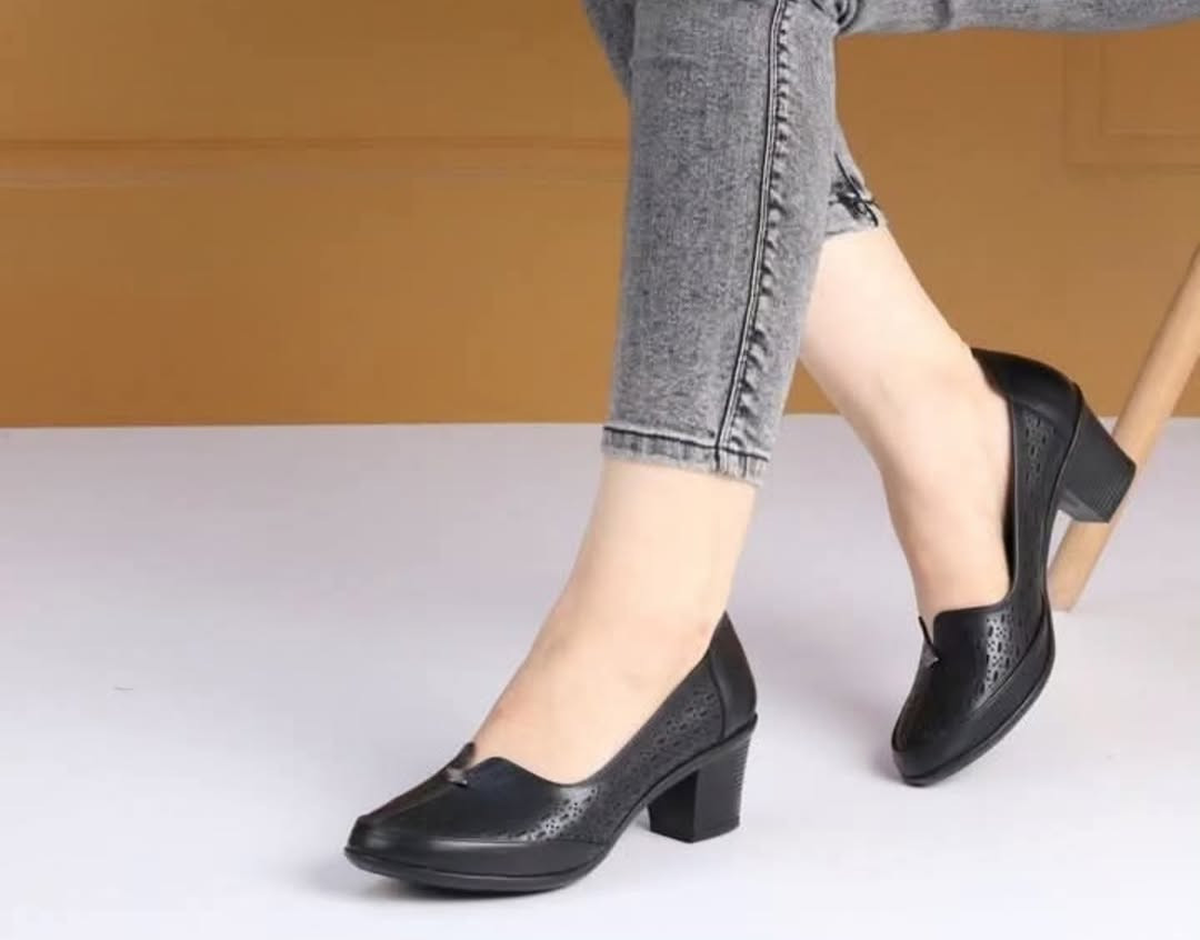 توفر فلوريتان طبي ارتفاع 5cm الاكثر راحة 
مناسب للدوام والمسافات الطويلة 
Size 37.38.39.40.41 
للحجز مراسله الصفحة او الوتساب *********** 
يوجد خدمة توصيل لجميع المحافظات
