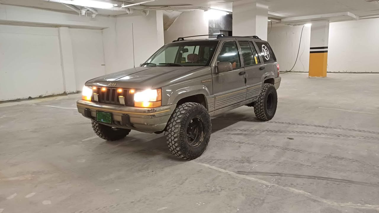 بەناوی خوای گەورە 
بسم اللە اڵرحمن الرحیم 
جێب گراند چیرۆکی ۱۹۹٥ zj بۆ فرۆشتن گۆڕینەوە ناکەم تەنها فرۆشتن   ئاڕمی پلاستیت سلێمانی سەیارەکە تازە مەکینەم بۆ گۆڕیوە  شەش بستۆن سەیارەکە زاهیرەن بێ عەیبە ئەکسلی دواوەی لە دوای حەفتا ونەیەی تیایە  چوار تایەی جەبەلی لە ژێرایە بەرز کراوەتەوە  ئەزیزەکەم گاردنی پێوەیە بەڵام کڕیومە دەبڵم ڕانەکێشاوە لەبەر ئەوەی ڕاستەی دەبڵ گێڕەکەی پێوە نیە خوا ئاگادارە نازانم لە کوێ هەیە بۆی بکڕم ،،،  ماشەڵا هەیکەلی جوان ماوەتەوە دەعمو بۆیاخی نیە  مشتەریت لە خزمەتام ماسی لە بەحرا سەوا ناکرێ  لە سلێمانیم سەر شەستی نرخەکەشی ٤۲ وەرەقەو مەجالێکی کەم 
ژمارەی تەلەفون :- ***********
ژمارەی تەلەفون :- ***********

ئەگەر  ڕەسمی ترت  ویست بۆو نانێرم وەرە لە نزیکەوە سەیری بکە ،،،،خۆشەویستن السليمانية, العراق
