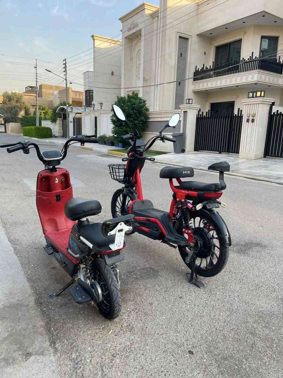 السلام عليكم ...
درجات شحن عدد (2) للبيع نظيفات
البطاريات جديده 
سعر الحمره ب250الف وبيها مجال 
والسوده 175الف بيها مجال
العنوان بغداد  ***********
