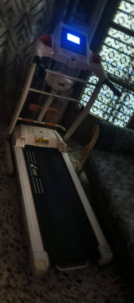 جهاز جري طفه بس لشاشه مشتغله ابيع عاطل دلاكه تشتغل ول جري عاطل سعره  175 عنوان حي اور***********
