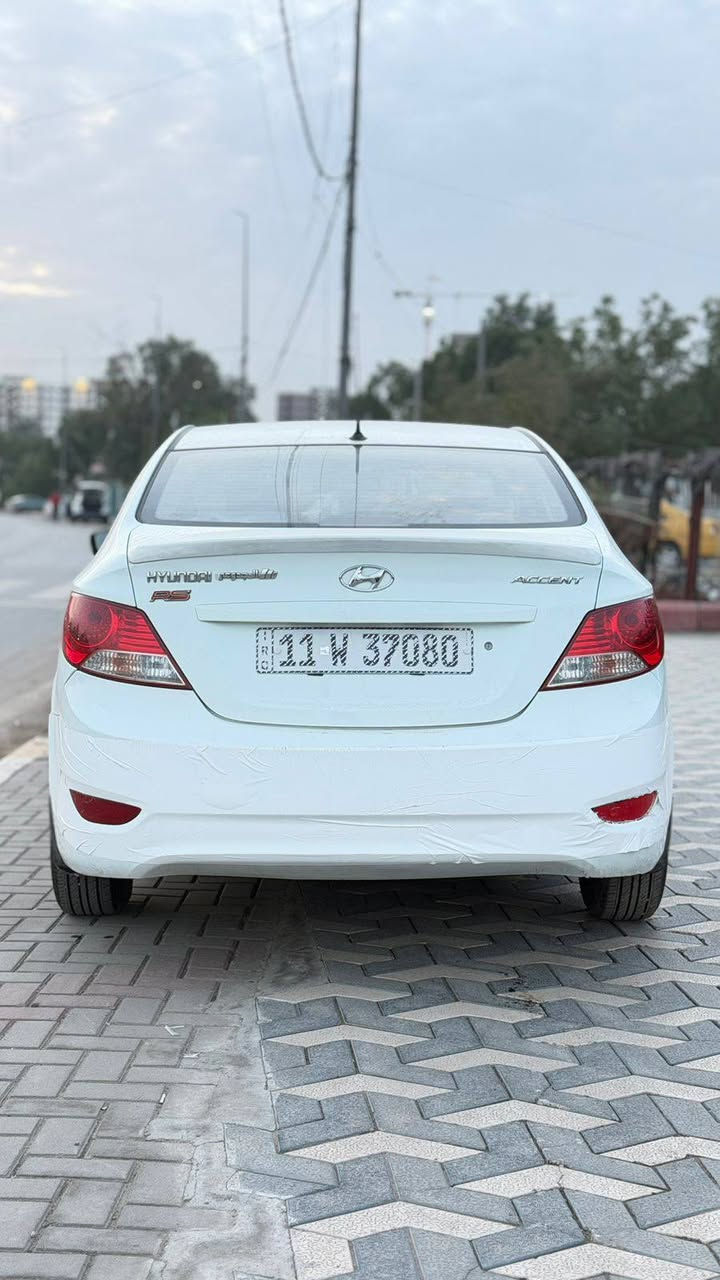 السلام عليكم من رخصت الأدمن
اكسنت مؤديل 2013وارد خليجي مكينه 1600
بغداد أباسمي تحويل نفس اليوم سياره بيها بابتين اثر شخوط 
ومصبغوات لان بالأصل جانت مال ابنيه مكينه كيرر صدر تخم تاير كهربائيات خير من الله كبل للشارع السعر 89بس مجالها جدأ بسيط يعني اخت الصفره سعرها بلاش العنوان بغداد حي العامل 
رقم الهاتف ***********
