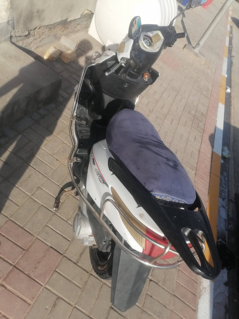 سكنس للبيع وترهم مراوس بماكس حسب قناعه محرك مفتوح مره وحده نضيفه كهربائيات شغاله يحتاجلها كماليات سعر خاص او واتساب ***********.
