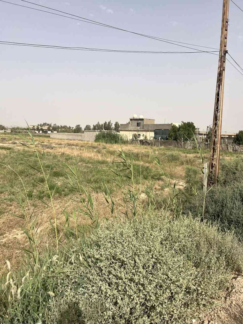 قطعة أرض للبيع عقد 35مساحه 10  دونم واجه 100 ونزال 250 خدمات كامله كهرباء وماء حلو  مكان بغداد تقاطع النهروان شارع السياحي  ***********
