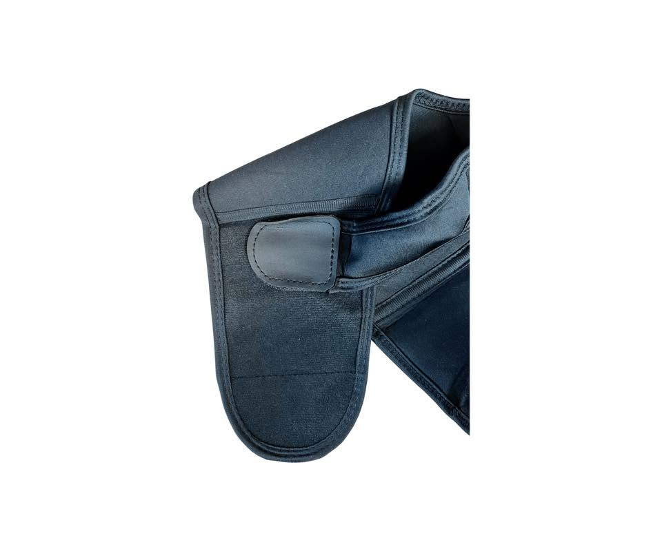 حزام دعم وتصحيح استقامة الظهر والكتفين الطبي (Molded Compression Vest YIMYZ-3003)

السعر: 15 الف￼

الاستخدامات
- تصحيح انحناء الظهر والكتفين.
- دعم العمود الفقري أثناء الجلوس الطويل أو العمل المكتبي.
- تقليل آلام الظهر والكتفين الناتجة عن الوضعية الخاطئة.
- مناسب للاستخدام اليومي في المنزل، العمل، أو أثناء التمارين الخفيفة.
- يساعد على تحسين المظهر العام واستقامة الجسم.

المميزات
- تصميم Molded Compression داعم للظهر والخصر.
- أشرطة مطاطية متقاطعة خلفية لشد الكتفين للخلف بشكل تدريجي.
- قماش مرن ومريح وقابل للتنفس.
- حزام خصر مدمج لدعم إضافي لمنطقة أسفل الظهر.
- إغلاق فيلكرو قابل للتعديل حسب مقاس الجسم.
- يساعد على بناء "Muscle Memory" للحفاظ على الوضعية الصحيحة.

محتويات الصندوق
حزام دعم الظهر.
كيس تغليف بلاستيكي.
الملاحظات
يُفضل اختيار مقاس أكبر بدرجة من مقاس الملابس المعتاد.
يُستخدم تدريجياً (1-7 أيام تأقلم، ثم زيادة الشد تدريجياً).
يُغسل يدوياً بماء فاتر.
لا يُستخدم داخل الغسالة أو المجفف.
يُجفف في الظل.


**إذا كنت صاحب هذا الإعلان وتريد حذفه لأي سبب، رجاءا أرسل رسالة إلى الدعم الفني**