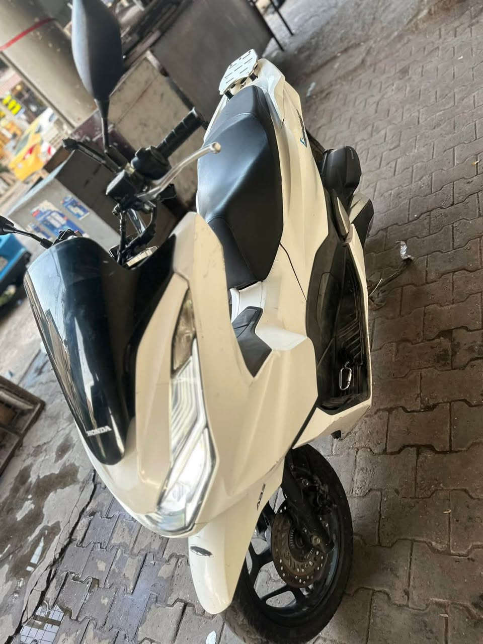 سلام عليكم pcx جيل الرابع وراد كوري
دراجه نضيفه ومكفوله كفالة عامة مكينه برغي ما مفتوح جيب فيتر وفحص 

فقط كم ملاحظه بكفرات  .

السعر 13 ورقه بيها مجال للشراي 

مكاني بغداد  

***********
