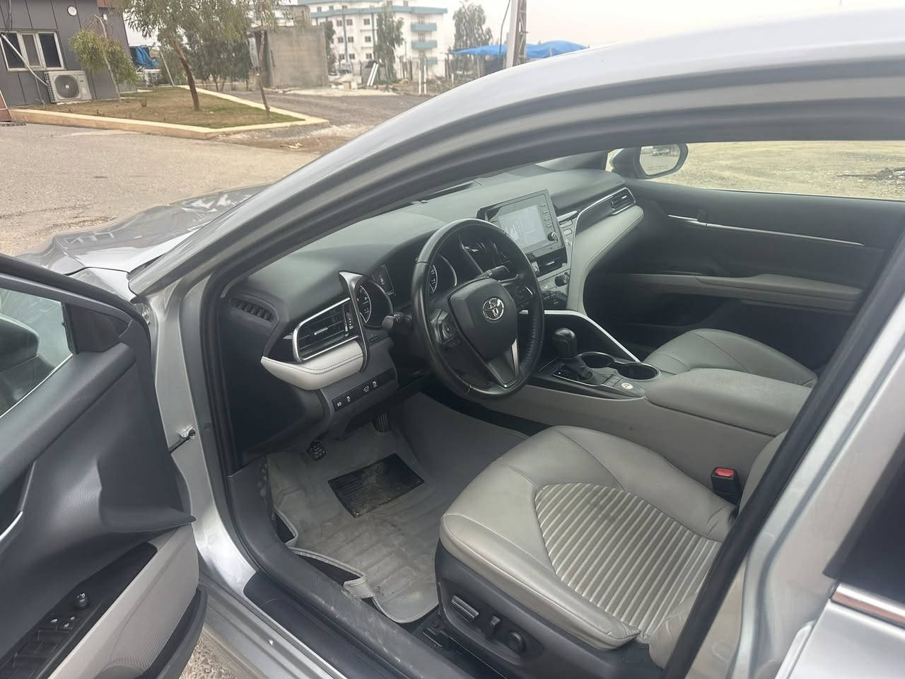 تويوتا كامري SE 
موديل 2023
ماشي 37 ميل 
ربع جملغ صبغ 
شبر جملغ خلفي بارد
بونيت مبدل بلادي 
سعر 195 بي مجال 
عنوان كركوك 
رقم ***********
