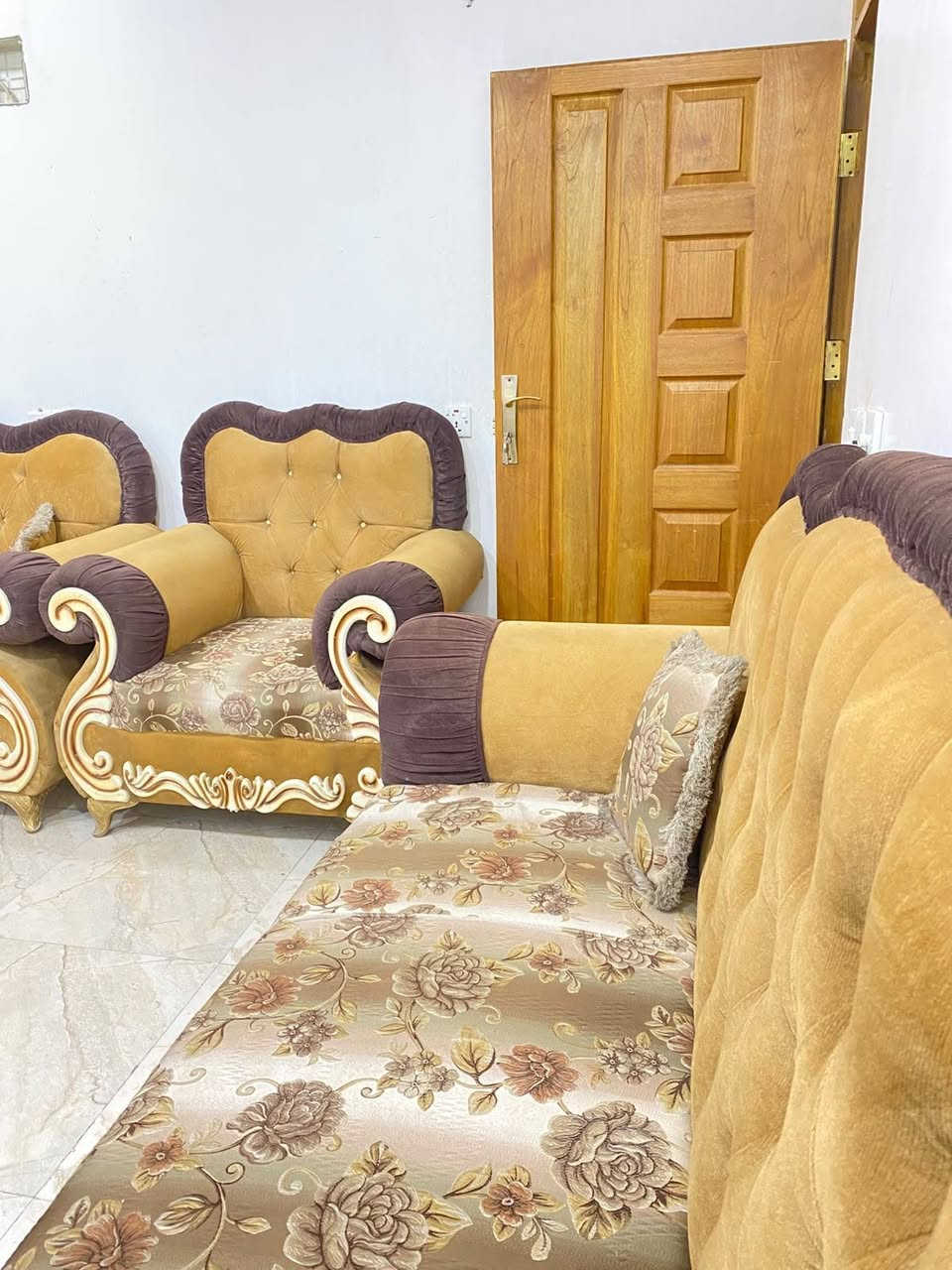 للبيع تخم ملكي 10 مقاعد نظيف جداً بدون أي ضرر نسبه نظافته 100 بالميه العنوان زعفرانيه الاربع شوارع
*********** واتساب فقط
