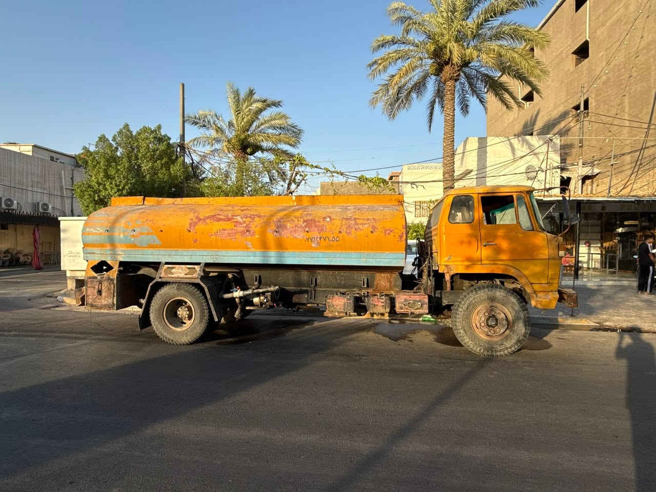 تنكر هينو للبيع موديل 82 محرك كير شاصي مكفول تانكي مغلون مكان بغداد شعلة السعر ١٨وبي مجال  رقم ***********

