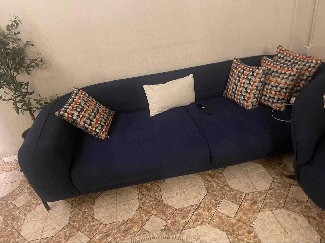 تخم 10مقاعد ايطالي قماش خارلي مودرن ارجل معدن اسود نظافة 70‎%‎مكان السيدية السعر 650 بغداد, العراق


**إذا كنت صاحب هذا الإعلان وتريد حذفه لأي سبب، رجاءا أرسل رسالة إلى الدعم الفني**