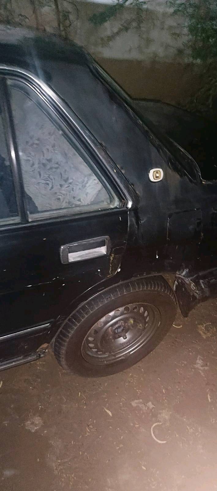 السلام عليكم سياره كراون موديل 91 سياره حلوه ونظيفه مكينه حلوه ناعمه نظيفه والكير كذلك السياره بيها ملاحظات بسيطه سعر السياره 35 وبيها مجال حق الجيه العنوان البصره قضاء شط العرب تنومه الصالحيه+964 772 256 3206 لو