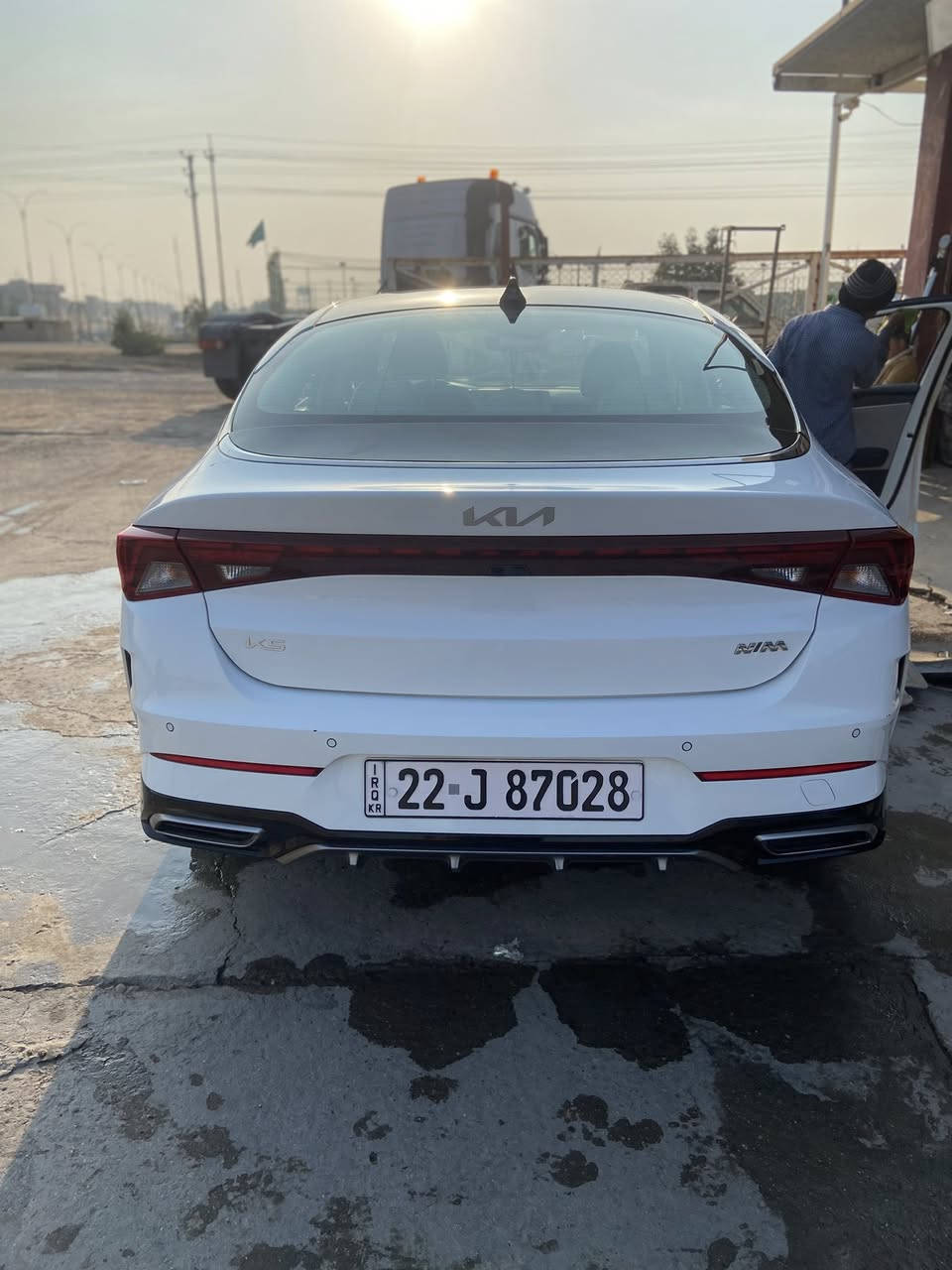 السلام عليكم للبيع k5 2023 خليجي
محرك 2500
فول فوووول مواصفات 1/1
ماشية 47 الف حقيقي 
مكفولة كفالة عامه عدا بارد بالجاملغ الايمن بسيط 
سقف بانوراما 
بصمه تشغيل وابواب وصندوق 
‏تشغيل عن بعد 
‏كشنات كهرباء ￼تدفئه ￼
لد امامي وخلفي 
ويل كـاب كروم 
حساسات 
كامره وشاشه 
رقم اربيل بإسمي تحويل مباشر ثاني يوم او وكاله 
سيارة جديده بحاله الزيرووو وبل عافيه ع الياخذها 
مكان السيارة بغداد / اليرموك
السعر 230وبيه مجال 
للأستفسار ***********
