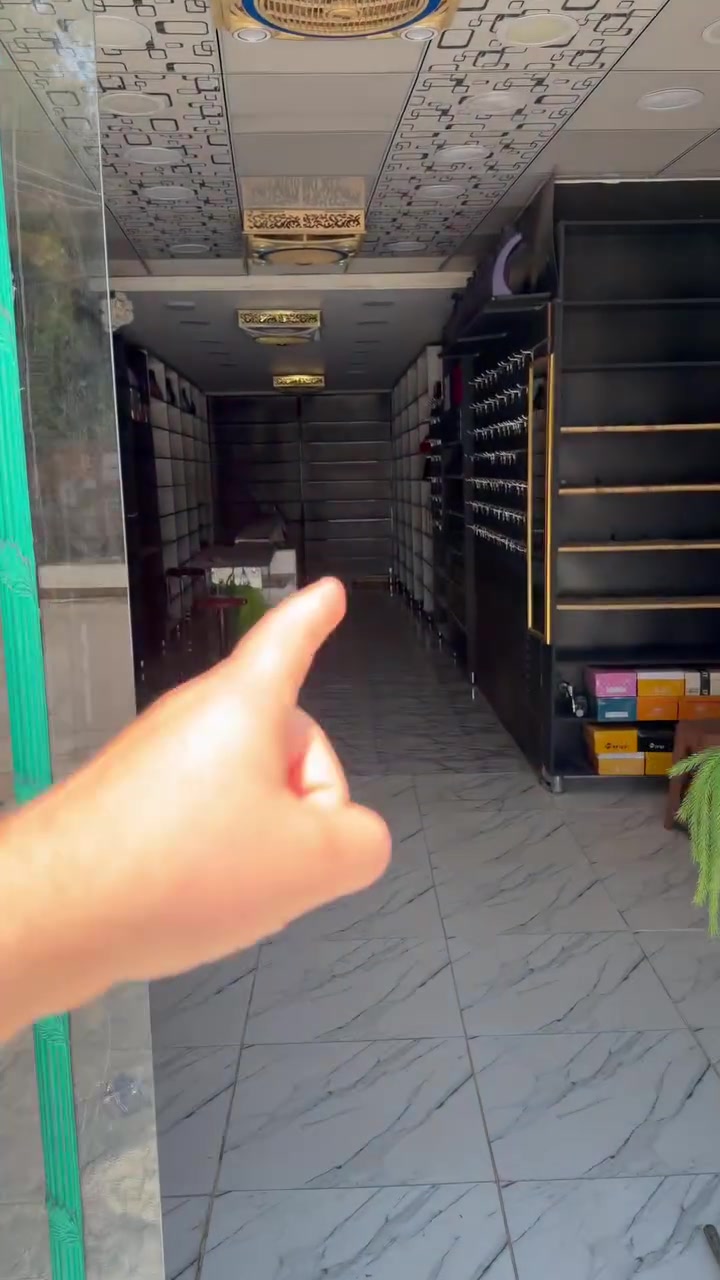 محل للبيع في بغداد سبع بكار مقابل الجامعه المستنصرية كليه التربيه الاساسيه المحل مبني من سندويج بنل على ارض ملك ليس تجاوز 
سعر المحل 5مليون بدون بضاعه فقط الديكور والرفوف
ايجار المحل بشهر الواحد 500الف تدفع فقط في الموسم الدراسي وفي العطله الصيفيه لا يوجد ايجار 
للأستفسار  ***********

