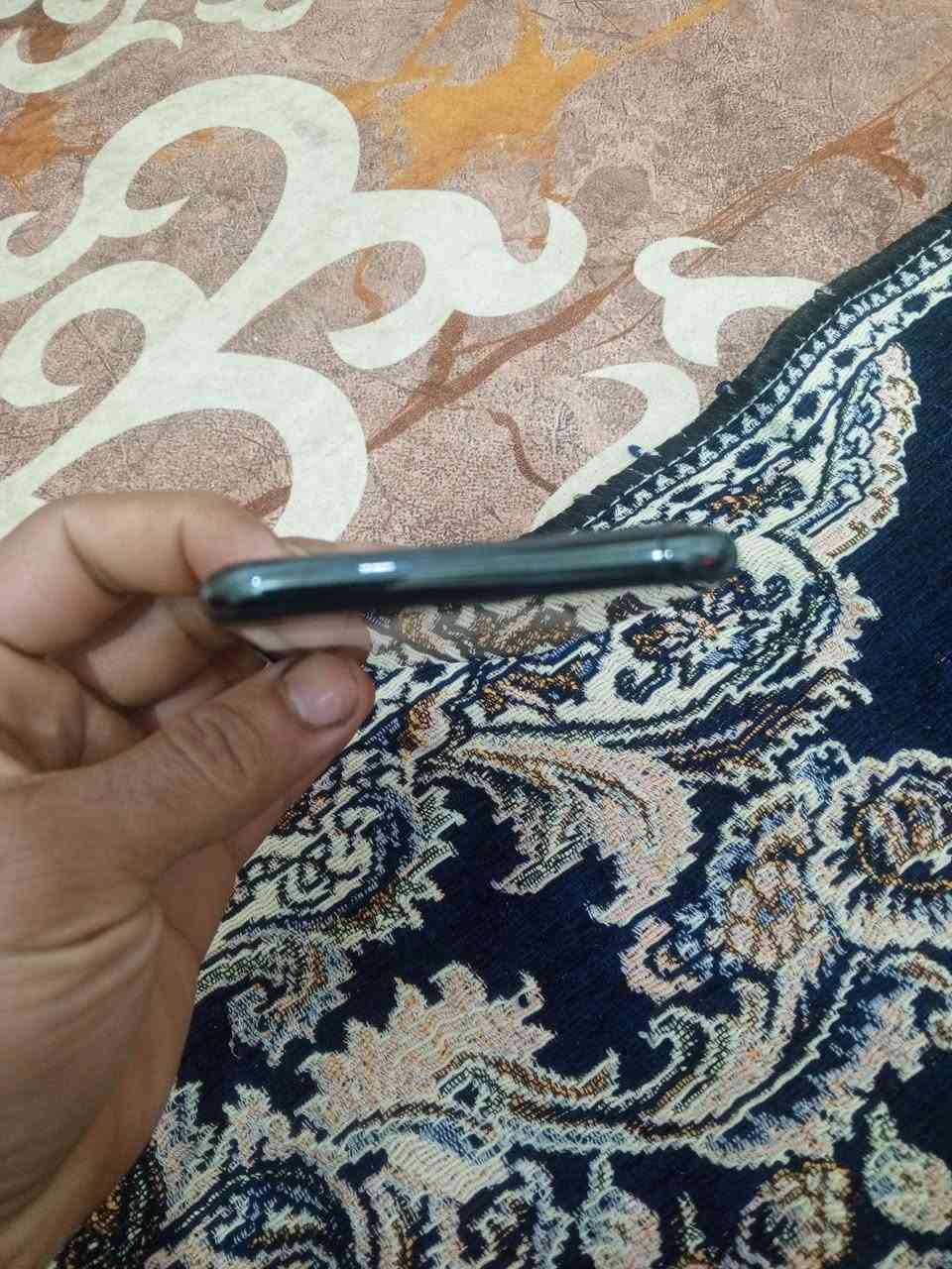 ايفون 11 برو ماكس امريكي
نظيف حيل كل شغال فقط فطر بل ظهر 
بطارية 88 وتر برو 
السعر 300
حله شارع 80
‏‪***********‬‏
