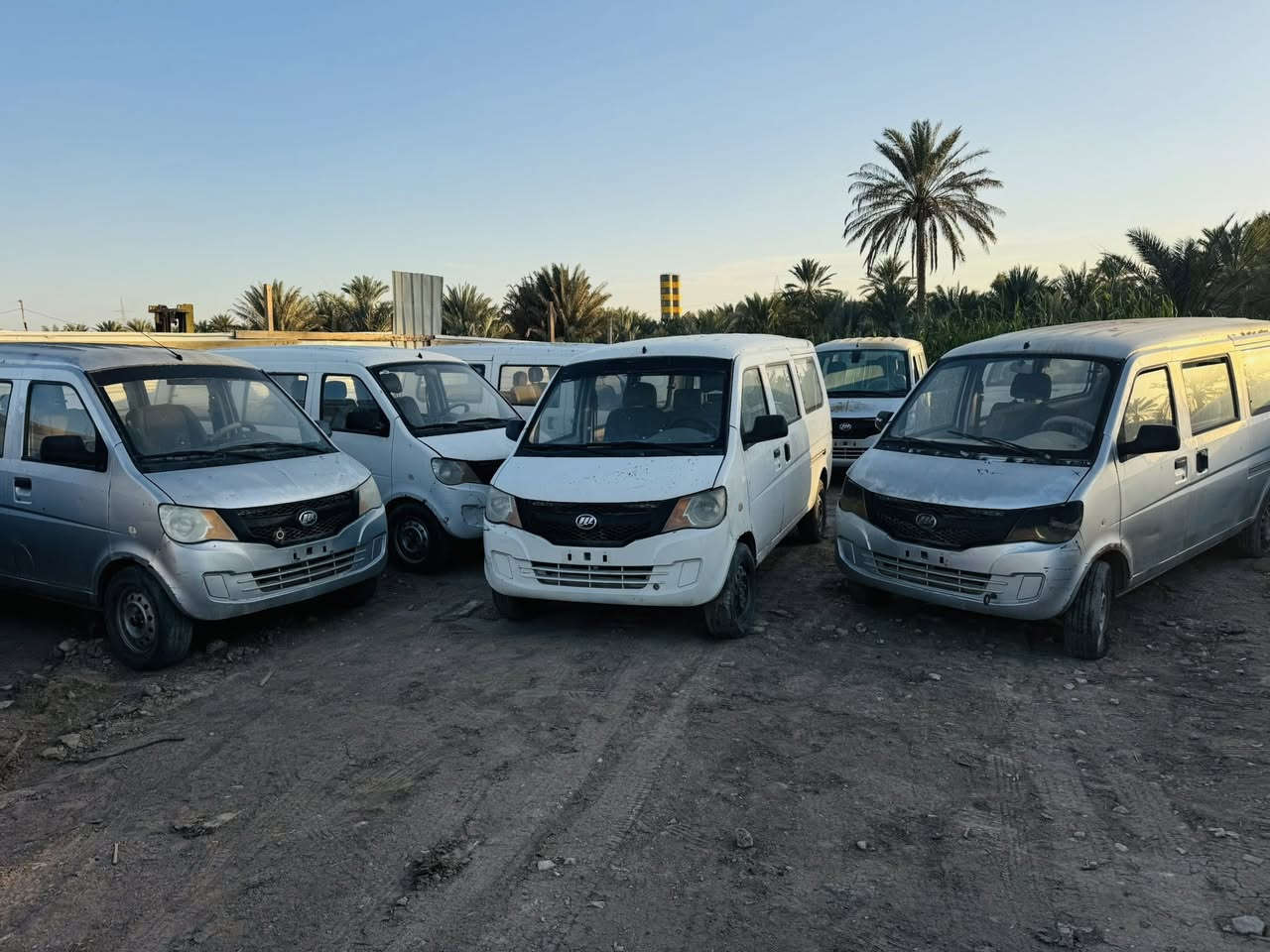 سلام للبيع للبيع ليفان باص 10 راكب موديل 2014 مال مزاد وزارة الداخلية سعر 28 وبيهن مجال مكان بابل الحله اتصال ***********
