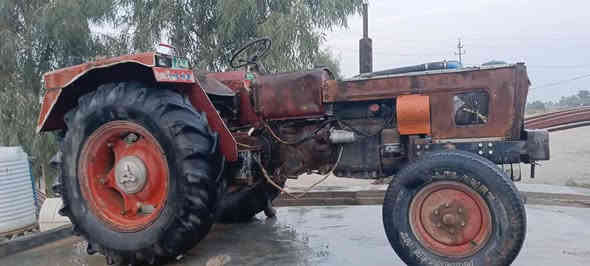 سلام عليكم مكينه عنتر للبيع نكره سلف مديل 84رقم وسنويه كامله المحرك لا تنقيص ولا تبخير رقمها ديالى اتصل ***********
