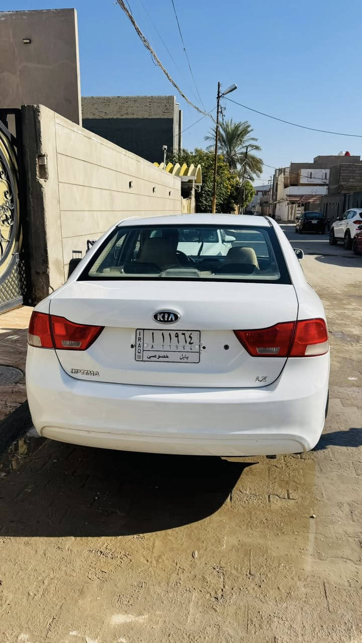 اوبتما خليجي 2009 نضيفه جدا  مكفوله مكينه وكير  وحداديه بيها ضربه من الامام بسيطه ربع البنيد بأسمي السعر 110$ ***********
