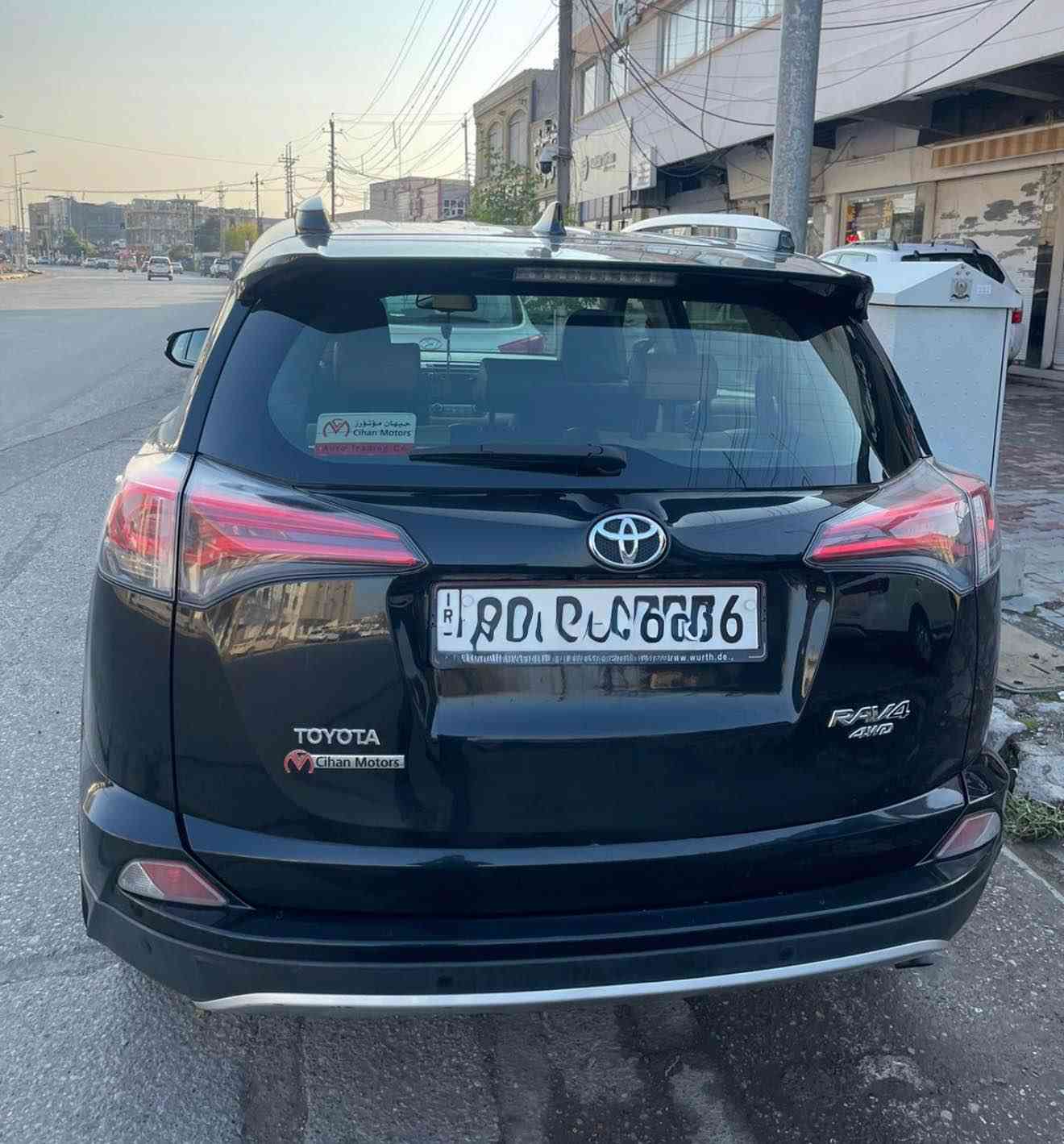 تویوتا راف4
لیمیتد شریکە تویوتا عراق .
فولل مواصفات ٨١٠٠٠ کم 
سلاید 
بەسمە داخلی قیسی جلد
سندق شفط
پیش و پشت حساس
لایت و بگلات لید
هیچی نیە سبوغ دعامیش بەشەرت. تەنها بستیک تعدیلی هەیە.
وەتس اپ *********** أربيل, العراق
