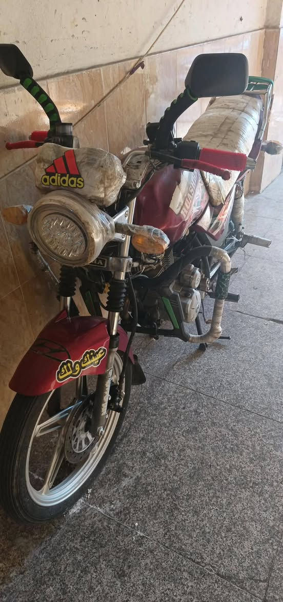 سلام عليكم هيوشه موديل 2018 كفاله كير ومحرك كهربائيات كلها شغاله نكره سلف بي اوراق السعر 650 وبي مجال اومراوس بمسجل وانطي فرق حسب القناعه مكان رمادي شارع عمر  رقم الهاتف ‏‪***********‬‏
