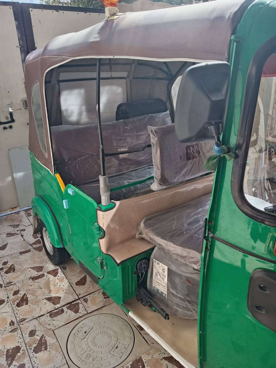 سلام عليكم شباب تكتك 22 شهر العاشر سعر 9200و بيه مجال قليل بيه طخه بصفح ومصلحة وبيه  دوسات معمرات مكينة مكفول المكان كربلاء المقدسة بشارع طارق لخيكاني قرب المحطة ارض كربلاء رقم الهاتف ***********
