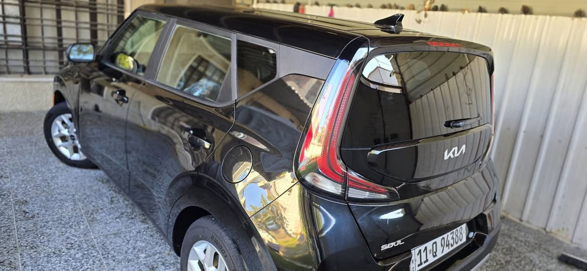 السلام عليكم 
حبايب 
عندي كيا صول موديل  23
جديدة جدااا  رقم بغداد 
وحادثهة جدااااا بيسط فقط بارد بالجاملغ الامامي وشفة البنيد
محرك دوش ..شاشة كبيرة..تحكمات 
وفيرهة من المواصفان المعرفة السعر لمطلوب ١٤٢ وبيهة مجال 
الاتصال ***********
مكان لسيارة بغداد الرصافة
