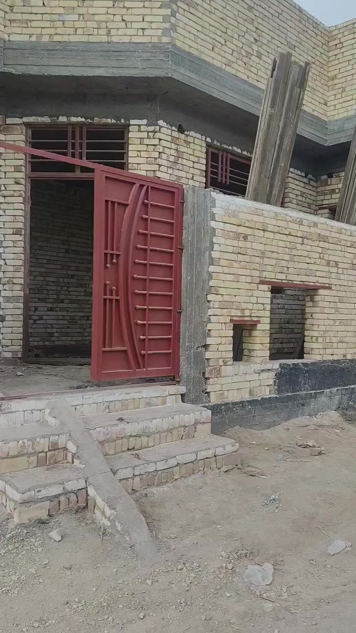 يالله اللهم صلي على محمد وال محمد هيكل للبيع مساحته ١٠٠ متر سند ٢٥ كافه الخدمات موجوده العنوان كربلاء طويريج قرب شارع الأطباء للاستفسار *********** عقارات تاج القمه شارع أربعين مقابيل الطابو
