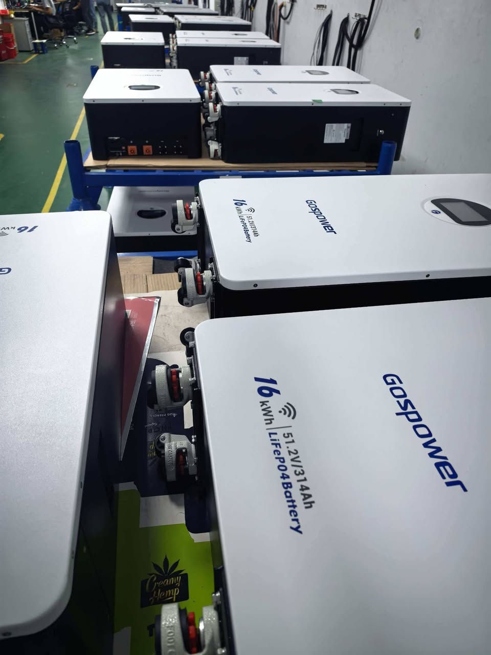 الجيل الجديد من بطاريات Gospower: عندما تلتقي الابتكارات بتطلعاتكم! 🔋
​نحن فخورون بأن نكون الجسر الذي ينقل احتياجات السوق العراقي مباشرة إلى خطوط الإنتاج. بفضل ثقتكم، وبعد نجاح مشاركتنا الأخيرة في المعرض، استمعنا لملاحظاتكم القيمة وعملنا بجد مع مصنعنا الشريك لتطوير منتج يجسد اهتمامنا بأدق التفاصيل.
​بصفتنا الوكيل الحصري لشركة Gospower، نضمن لكم أن كل بطارية تخضع لفحص دقيق وتُجهز بأحدث المواصفات التقنية التي تناسب بيئتنا، وهي ثمرة تجارب حقيقية في مئات المنازل العراقية التي تعتمد على تقنياتنا.
​✨ ما الجديد في هذه الوجبة؟
​🛡️ قاطع دائرة مدمج (Circuit Breaker): إضافة نوعية طلبها زوارنا في المعرض لضمان أعلى مستويات الأمان والحماية لنظامكم الكهربائي.
​🌐 واي فاي داخلي (Integrated WiFi): لمراقبة أداء البطارية عن بُعد والتحكم بها بسهولة تامة عبر تطبيق الهاتف الذكي.
​🔌 الجودة التي تستحقونها
​نحن لا نقدم مجرد بطارية؛ بل نقدم حلولاً صُممت وصُنعت بعناية فائقة في مصانعنا الشريكة لضمان أعلى درجات الموثوقية والأداء طويل الأمد.
​نحن ملتزمون دائماً بتقديم أفضل الحلول لتلبية تطلعاتكم.

Gospower Energy 
Karini Solar Company


**إذا كنت صاحب هذا الإعلان وتريد حذفه لأي سبب، رجاءا أرسل رسالة إلى الدعم الفني**