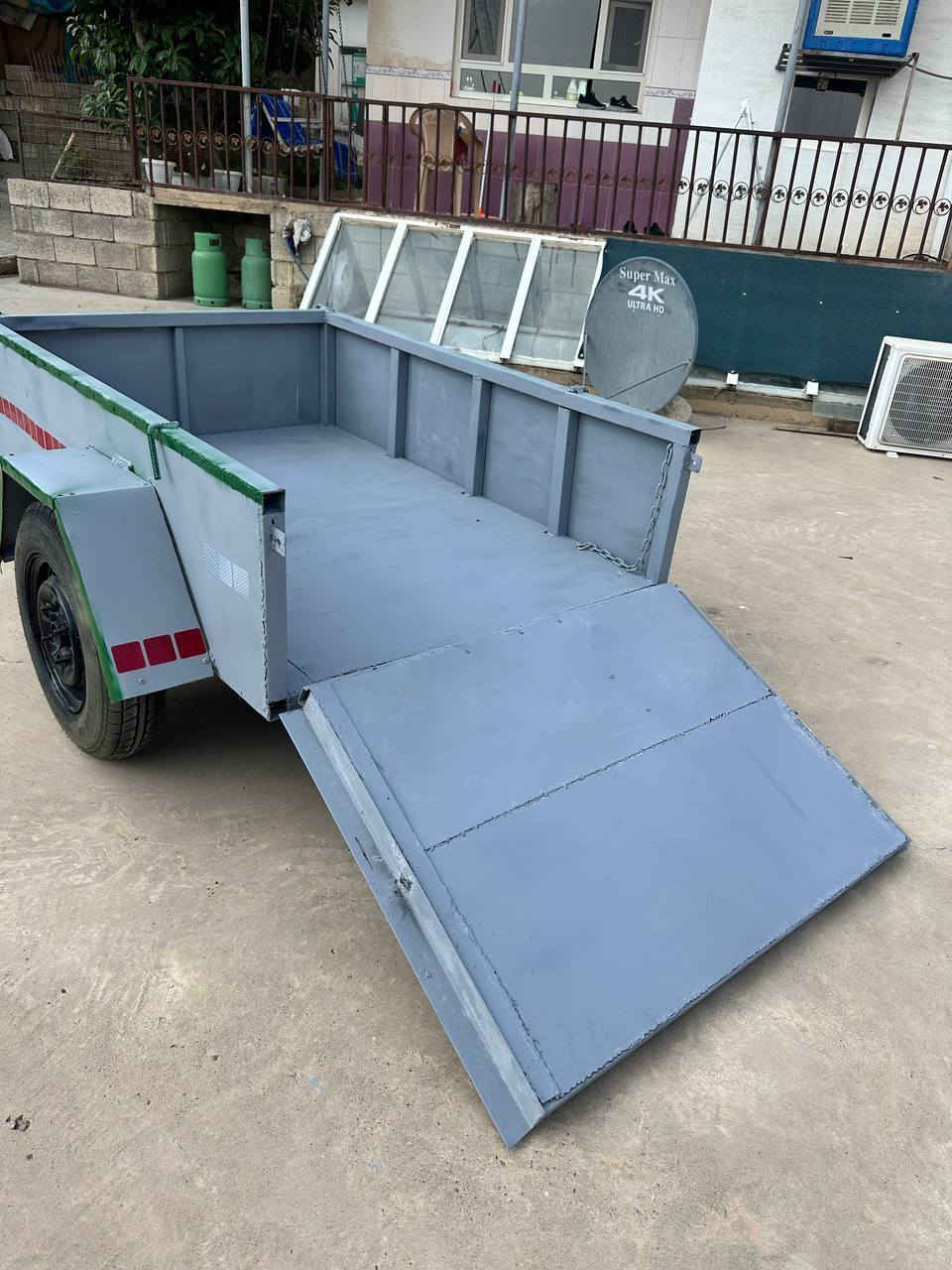 عاره بانه ي دوا ي سه ياره تازه يه 160 به 110 نزيك پيره مه گرون 450 معامه له 
*********** دخان, السليمانية
