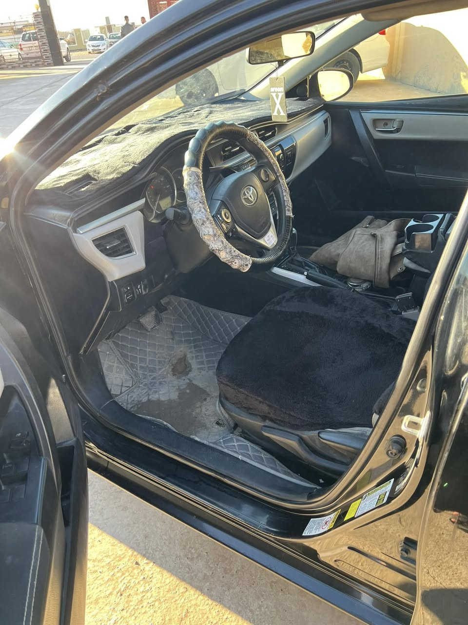 سلام عليكم 
كورلا للبيع امريكي 
موديل 2015 
اربع قطع بيه
كير ومحرك شرط 
تواير وصدر جدد
السعر 110وبيها مجال للطيبين 
الرقم ***********
