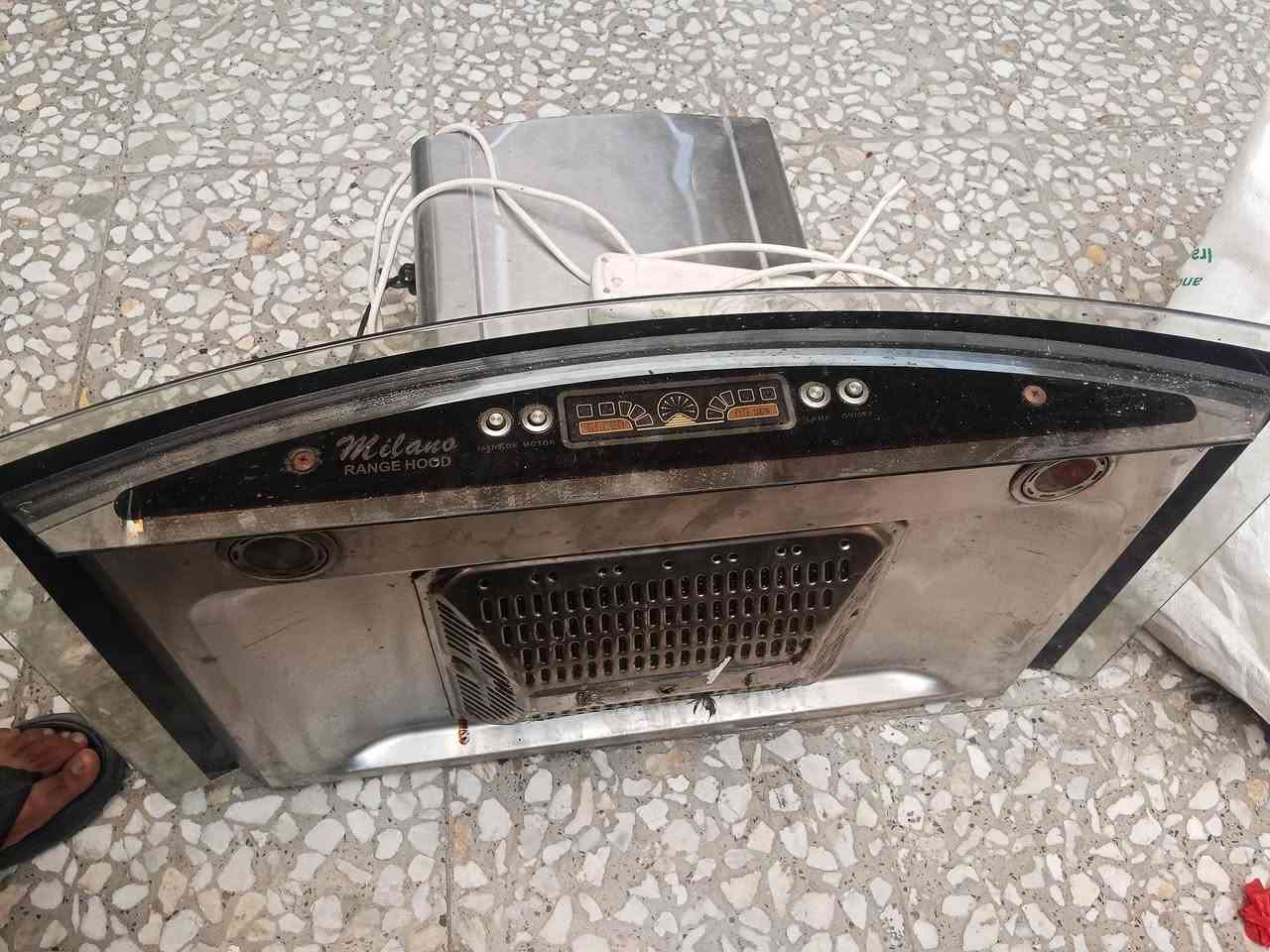 طباخ 5 عيون شغال  و ساحبه للبيع ***********
