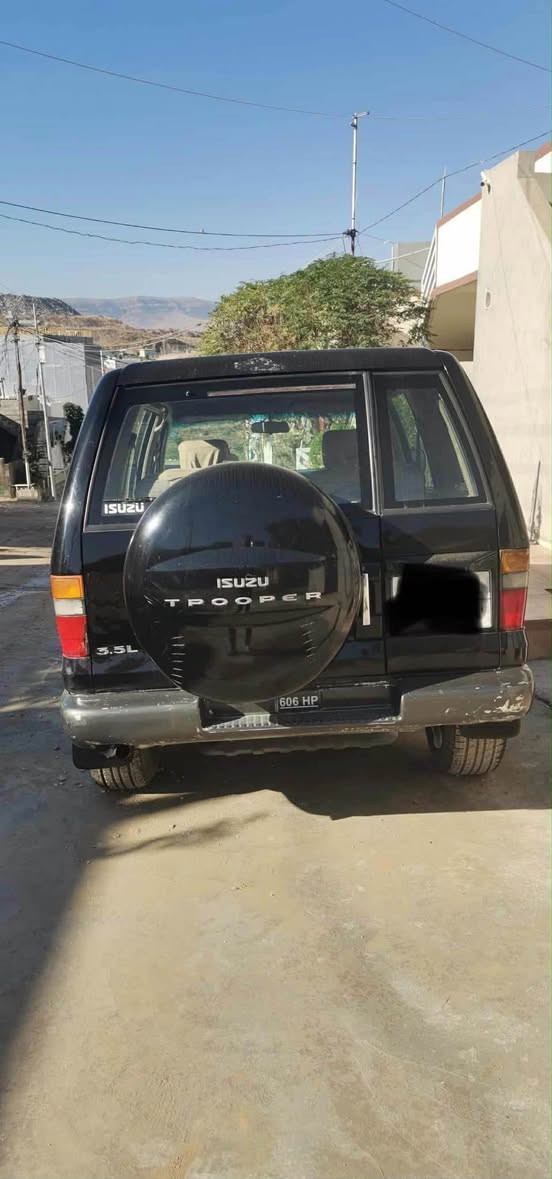 ئایسوزو مۆدێل 2000 كامل بؤياخ بو جواني  ده عمي نييه ماڵی خۆمانە اۆتۆماتیکه سەیارەکە ماڵی دۆستە زۆر پاک و خاوێنە چوار تایەی تازەی لەژێردایە ڕەقەم سليمانيه به شه رتي گيرو مه كينه و ته حويلو خه رامه و براوه
ته له فون بؤ خؤي بكه ن *********** السليمانية, العراق
