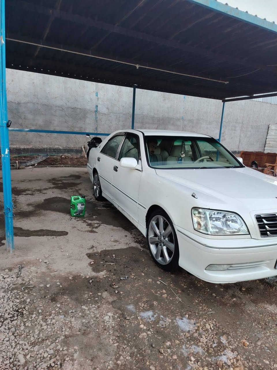 السياره ملكه للبيع
موديل ٩٩ 
شاصي ٧٥
ديفور الكبير
اربع دكم
داخل جلد بيجي 
تبريد خلفي 
ثلاجه 
كامره 
بلاتوث
لايت زنون
الون ابيض صدفي 
رقم انكليزي صلاح الدين 
تريد مداور تريد وكاله 
سنويه تسقط شهر ١٢/ ٢٠٣٠
السعر ١٤٥ وبيها مجال بسيط 
مكان السياره بابل القاسم ع
رقم الهاتف ***********
