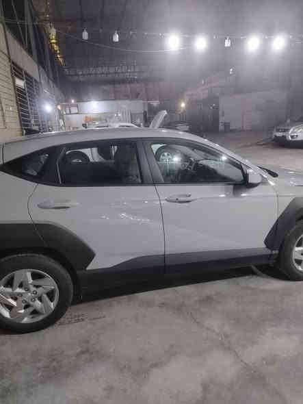 السلام عليكم كونا موديل ٢٤ اللون سموك المرغوب محرك ٢٠٠٠ دوش ماشية ٨٠٠٠ حادث بنيد مبدل بلادي نفس اللون جاملغ ايمن مصبوغ قطعتين فقط رقم بغداد بسمي السعر ١٨٥ $ تواصل *********** مكاني الاعظمية
