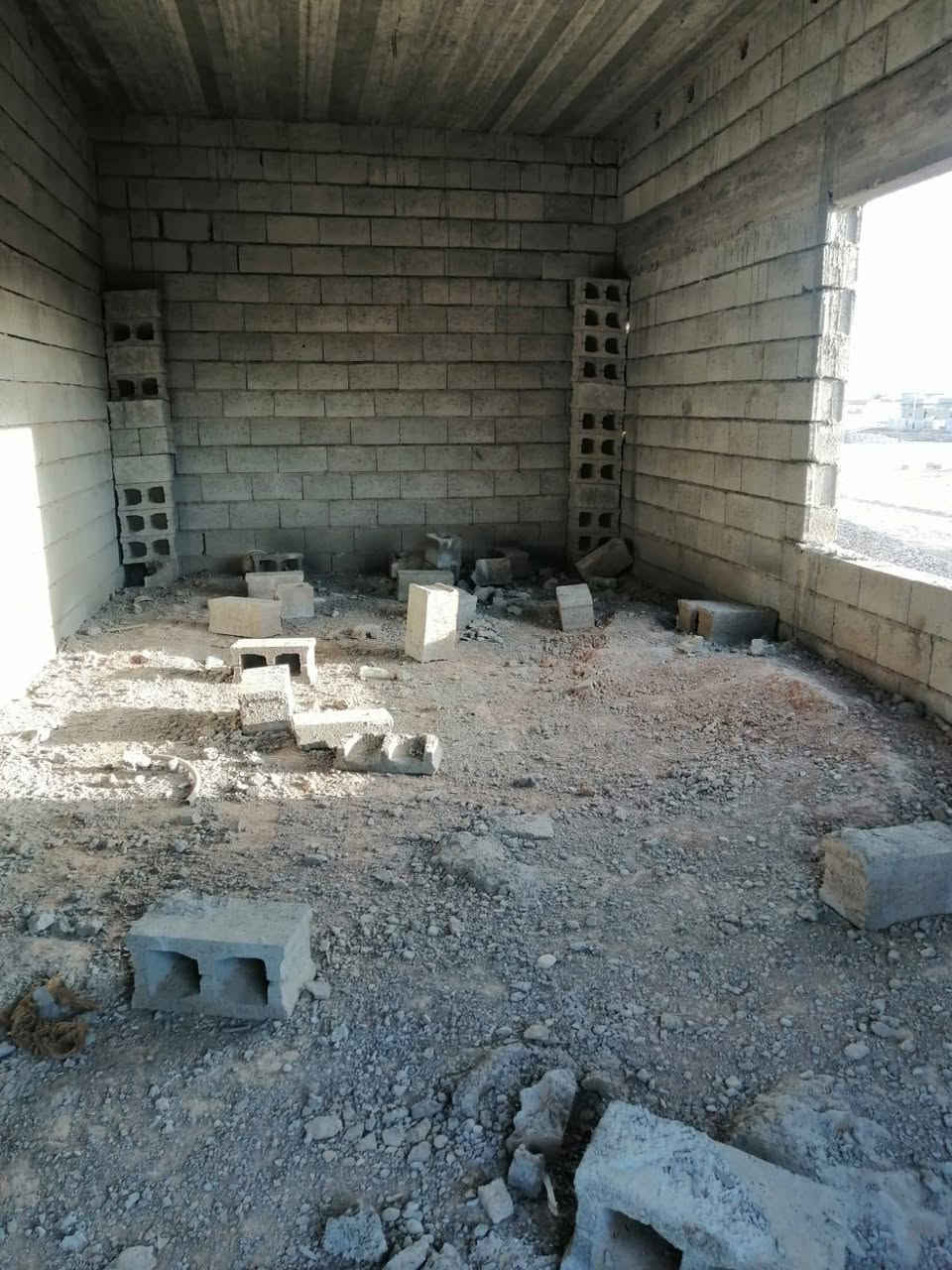 بيت هيكل طابقين للبيع مع قطعة بصفه . متكون الطابق الأول من ربعة وهول ومطبخ وغرفتين والطابق الثاني غرفتين وحمام، مساحة البيت الكلي ٢٢٠ م+قطعة بصف البيت مساحتها ٢٢٠م   . سعر البيت مع القطعة ٤٠ مليون بي مجال 
***********
