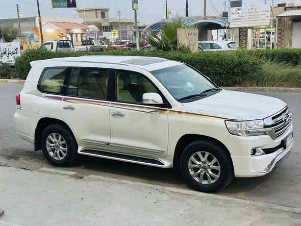 السلام عليكم 

لاندكروز 2017 فطيم اصل فول 1/1 السياره جديده لوك 

مكفوله كفاله عامه 
السونار موجود 

ماشيه  115 الف 

فتحه سلايت 

زراك لايت 
لايت زنون 

4كامرات 

كشنات جلد اصلي كريمي 

دبل كشن كهرباء كشن السائق 3 دكم

8 ايرباك 

تشغيل عن بعد 

شاشه كبيره 

دبل ماوس 

فول تحكم 

7 راكب 

3 قطع تبريد 

محرك 6 سلندر 4000

فورويل دفع رباعي. 

رقم بغداد باسمي تحويل ثاني يوم

السياره بشرط محرك كير صدركلها بعدهه على وضع الشركة
 للأستفسار 

 ***********
***********
