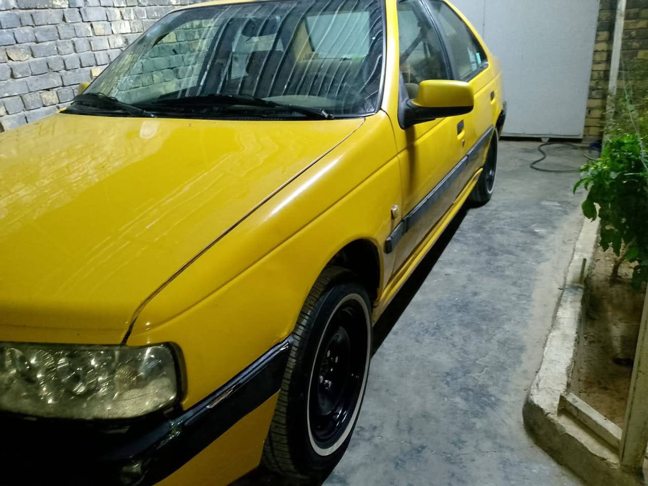 سلام عليكم بيجو اكد للبيع موديل ٢٠١٦ سيارة مقفولة من الصبغ بيهة فقط جاملغ خلفي ما معدل بلداير رقم انكليزي مصفرة تبريد تدفئة كلهة شغالة   السعر ٤٠ وبيهة مجال رقم الهاتف***********مكاني بغداد جسر ديالئ
