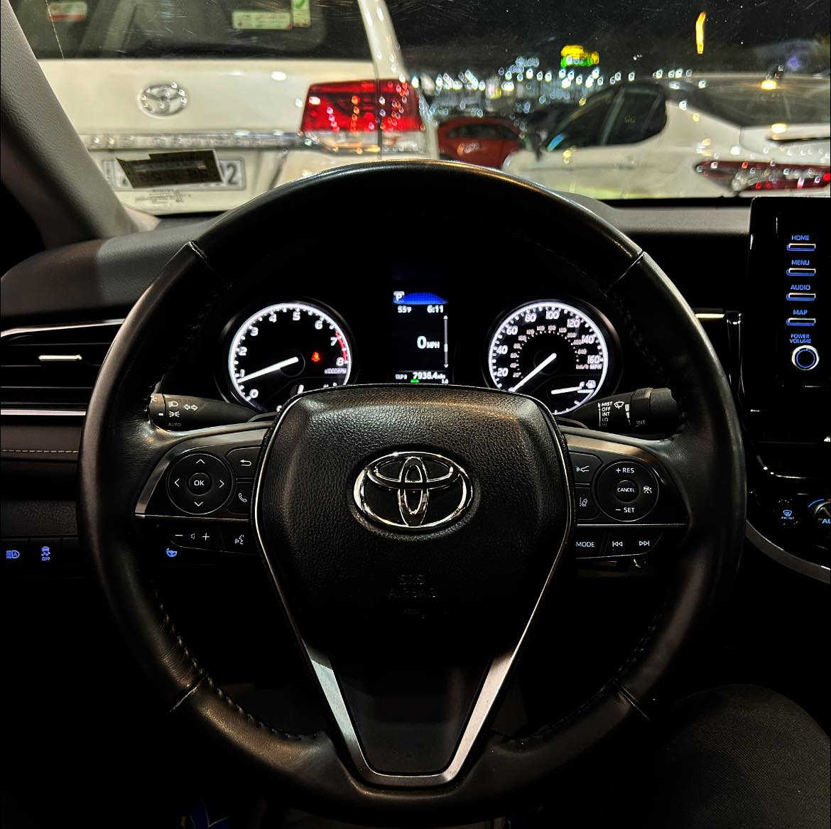 سلام عليكم للبيع او مراوسه 🩶
TOYOTA
CAMRY
2024
SE (NİGHT SHADE)
2,5 L
V4
203 hp
37,000 MİLES

المواصفات 👑///
• محرك 4 سلندر 
• سعة المحرك 2.5 لتر بنزين
• قوة 203 حصان
• عزم دوران 184 
• قير أوتوماتيك 8 سرعات
• نظام دفع أمامي (FWD)
• أوضاع قيادة متعددة (Sport / Eco / Normal)
• استهلاك وقود اقتصادي تقريباً 28/39 ميل
• جنوط ألمنيوم 19إنش لون برونزي(Nightshade خاص)
• مرايا جانبية سوداء
• جناح خلفي أسود
• شعارات سوداء
• إضاءة أمامية LED
• إضاءة نهارية LED
• مقاعد رياضية جلد SofTex لون أسود
• مقعد السائق تحكم كهربائي
• مكيف أوتوماتيك ثنائي التحكم
• تحكم بالمقود (ستيرنج)
• مثبت سرعة راداري
• شاشة لمس 
‏• Apple CarPlay
‏• Android Auto
• بلوتوث
‏• USB أمامي وخلفي
• نظام صوتي 6 سماعات
• نظام أمان Toyota Safety Sense 2.5+
• رادار أمامي
• تحذير مغادرة المسار
• مساعد تتبع المسار
• نقطة عمياء 
• تنبيه حركة مرور خلفية
• كاميرا خلفية
• حساسات أمامية وخلفية
• تشغيل بصمة
• دخول ذكي (Smart Key)
• 10 وسائد هوائية

ضرر/// جاملخ خلفي صبغ فقط ❗️
بدون دواخل ✅
بدون ايرباك ✅
شواصي سليمة 💯

السعر/// *********** اتصال على رقم 📞

حمام و پوليش جديد ✅

سيارة نضيف و جاهز ما بيها اي نقص ✅

سيارة كاتي يترقم المحافظات شمالية ✅

للبيع او مراوسه ✅

مكان سيارة - كركوك 🌇

📞 0770 912 5605
